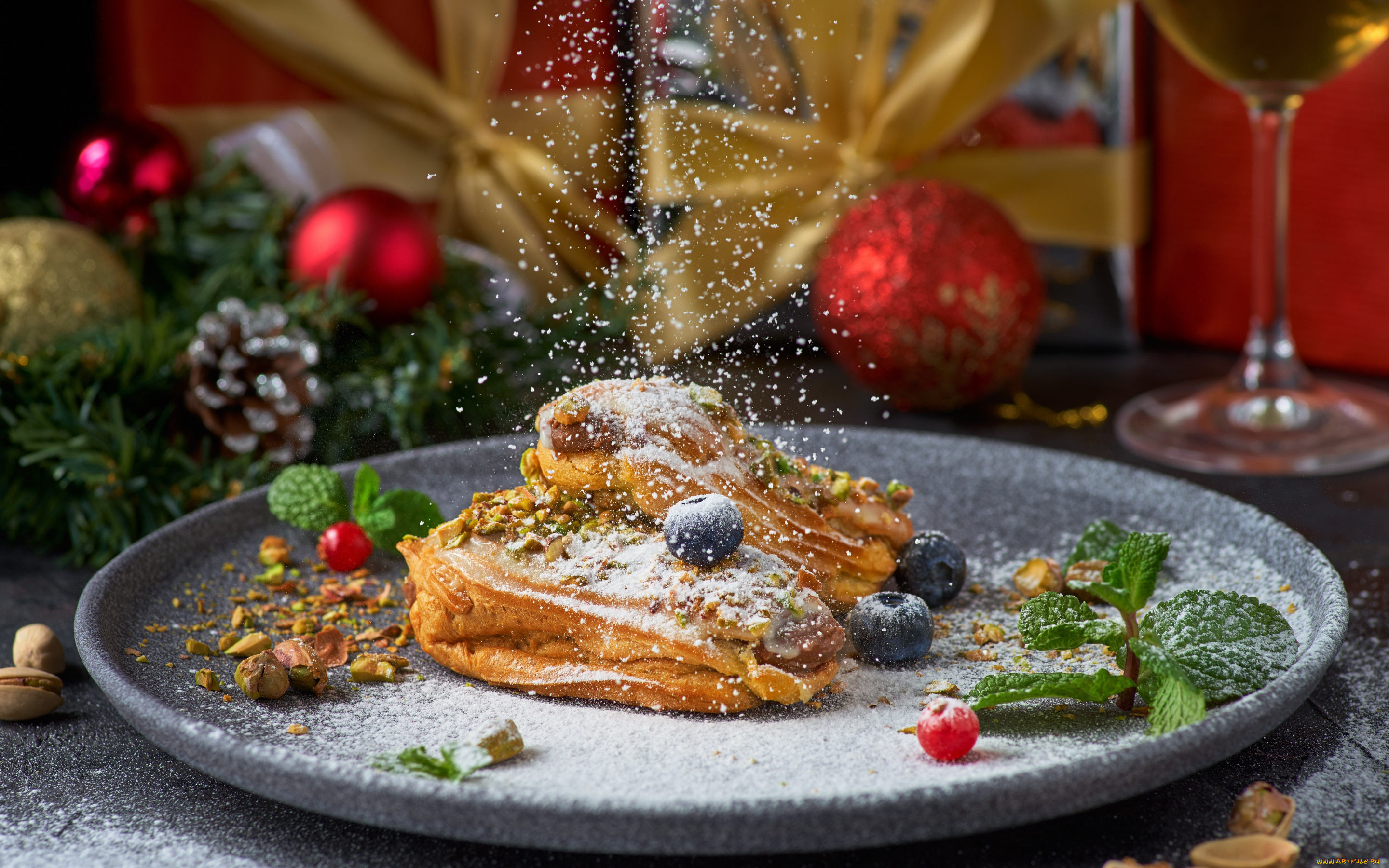 еда, пирожные, , кексы, , печенье, ягоды, тарелка, пирожное, орехи, крем, десерт, сахарная, пудра, канноли