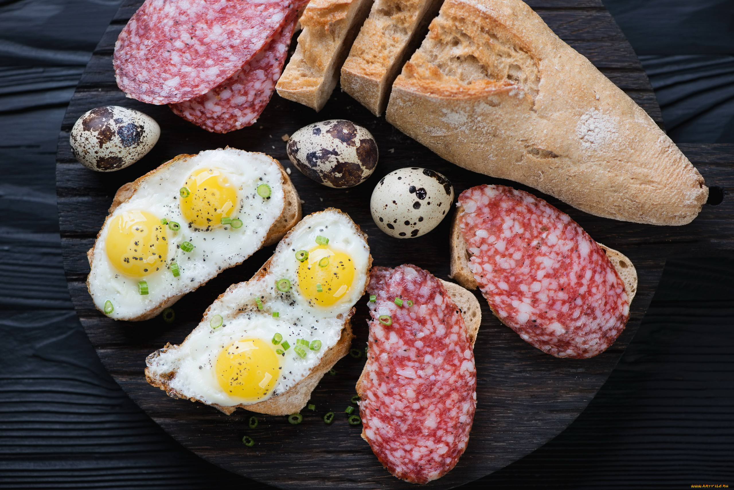 еда, яичные, блюда, яичница, глазунья, перепелиные, яйца, багет, колбаса