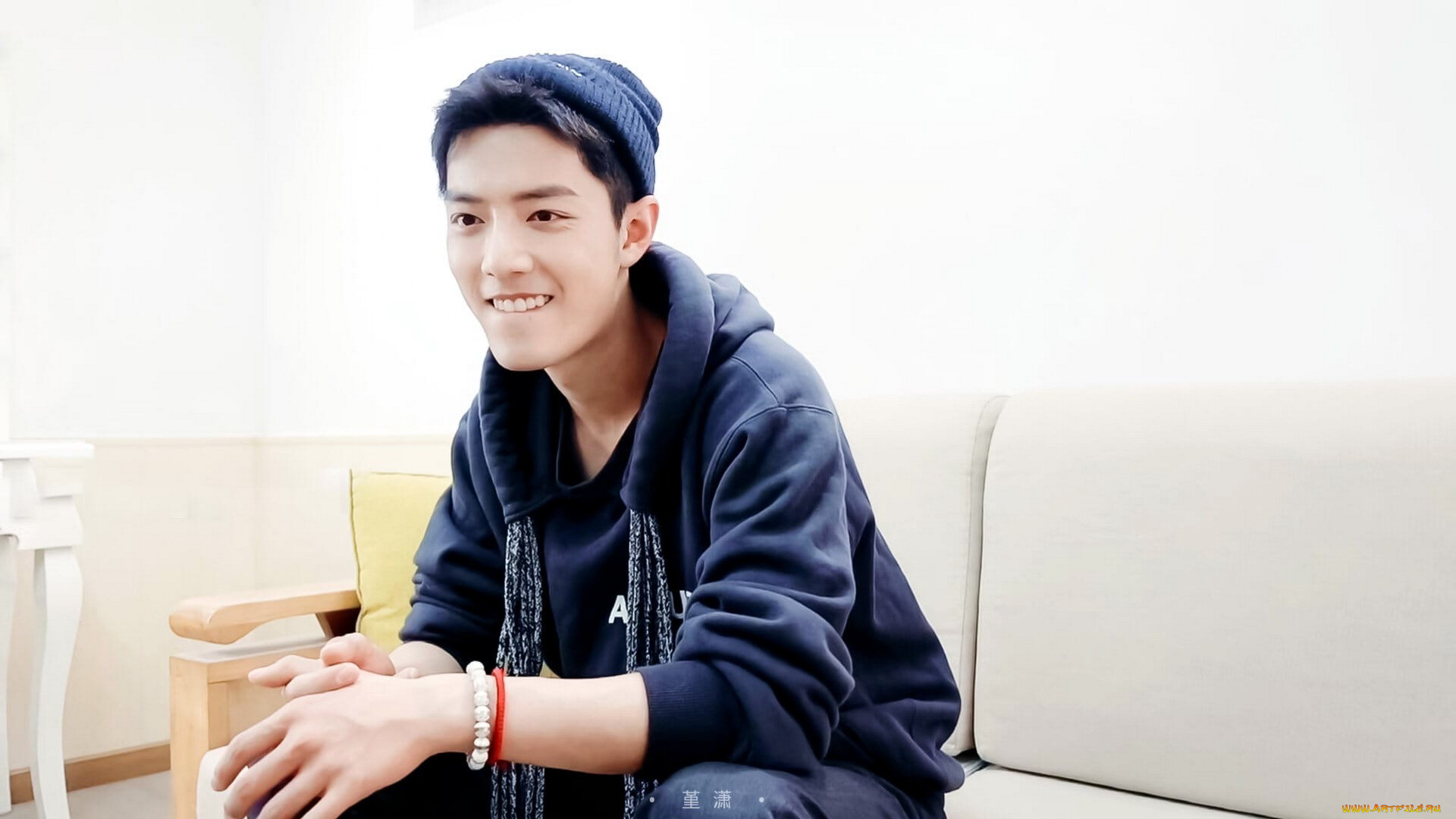 мужчины, xiao, zhan, актер, шапка, толстовка, диван, браслеты