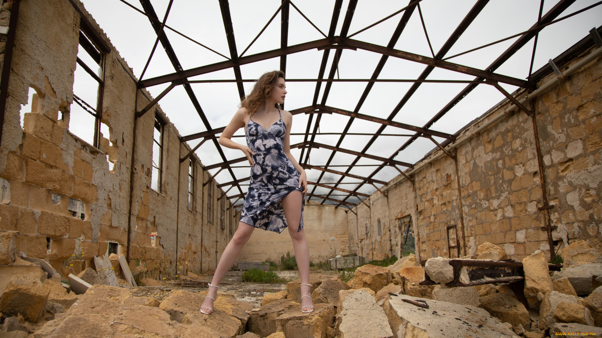 бестия, девушки, -, брюнетки, , шатенки, девушка, женщина, шатенка, темноволосая, сексуальная, модель, звезда, позирует, разная, обувь, верхняя, стильная, одежда, нижнее, эротическое, бельё, трусы, лифчик, колготки, чулки, аксессуары, макияж, и, множество, элементов, на, фотографии