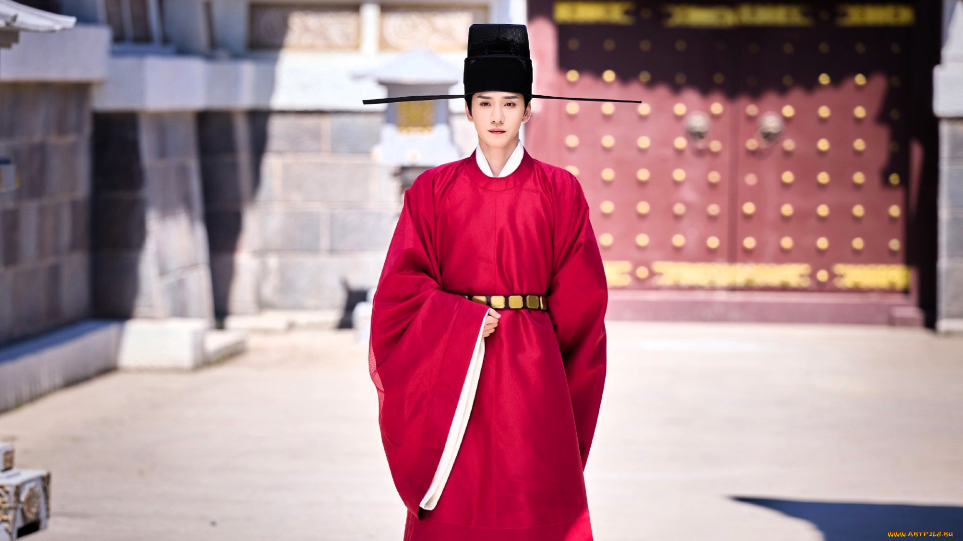 serendipity, кино, фильмы, -unknown, , другое, парень, костюм, площадь, ворота