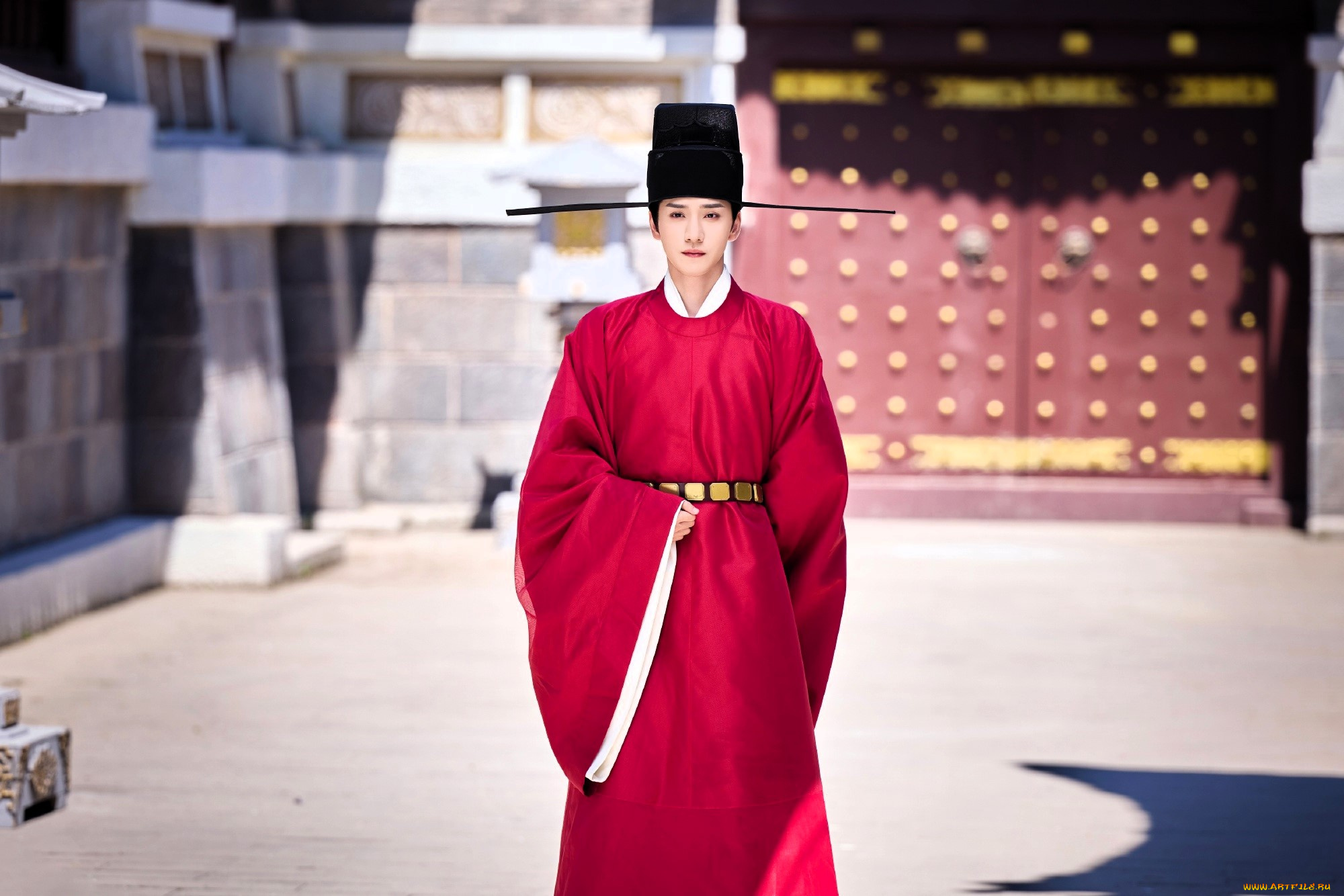 serendipity, кино, фильмы, -unknown, , другое, парень, костюм, площадь, ворота