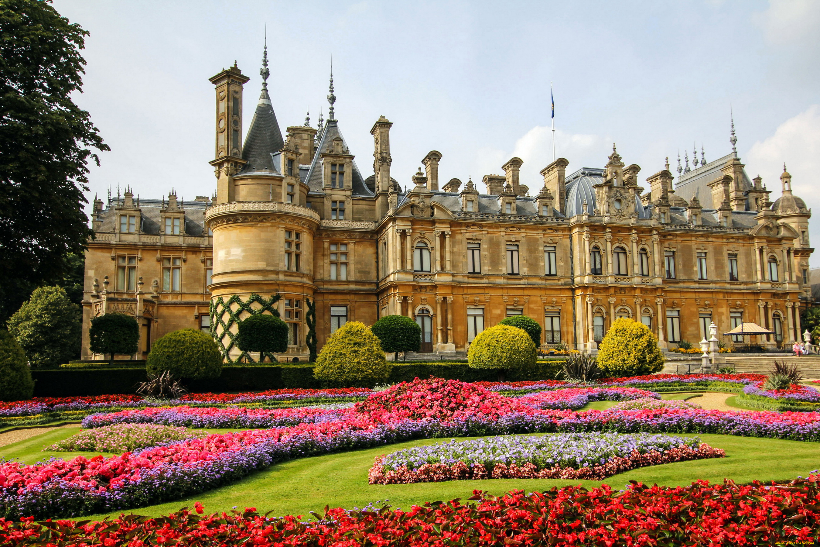 waddesdon, manor, англия, города, -, дворцы, , замки, , крепости, англия, waddesdon, manor, цветы, клумбы, парк, дворец