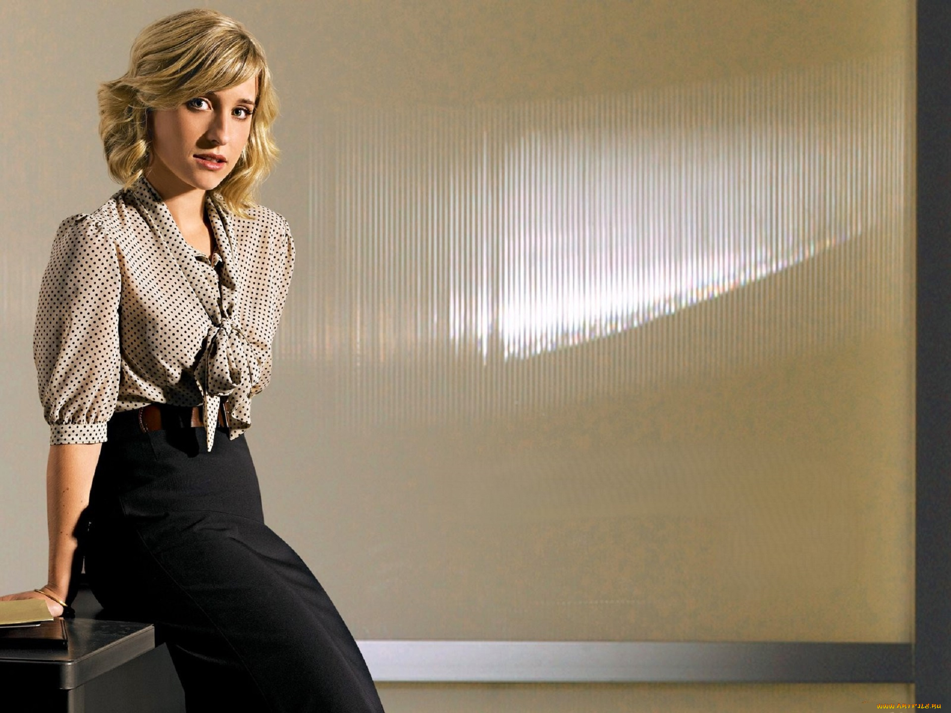 кино, фильмы, smallville, девушка, блондинка, юбка, блузка