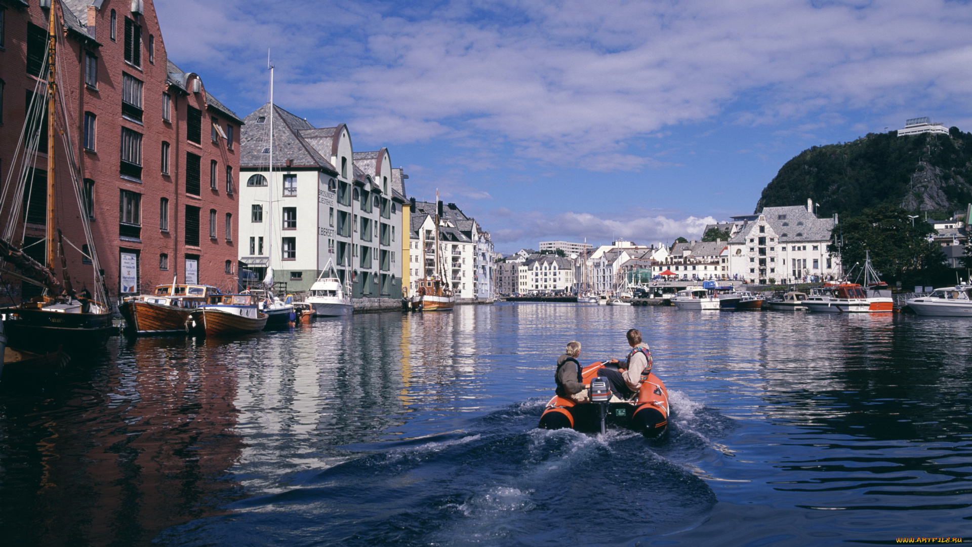 alesund, norway, корабли, порты, причалы, река, дома, катер