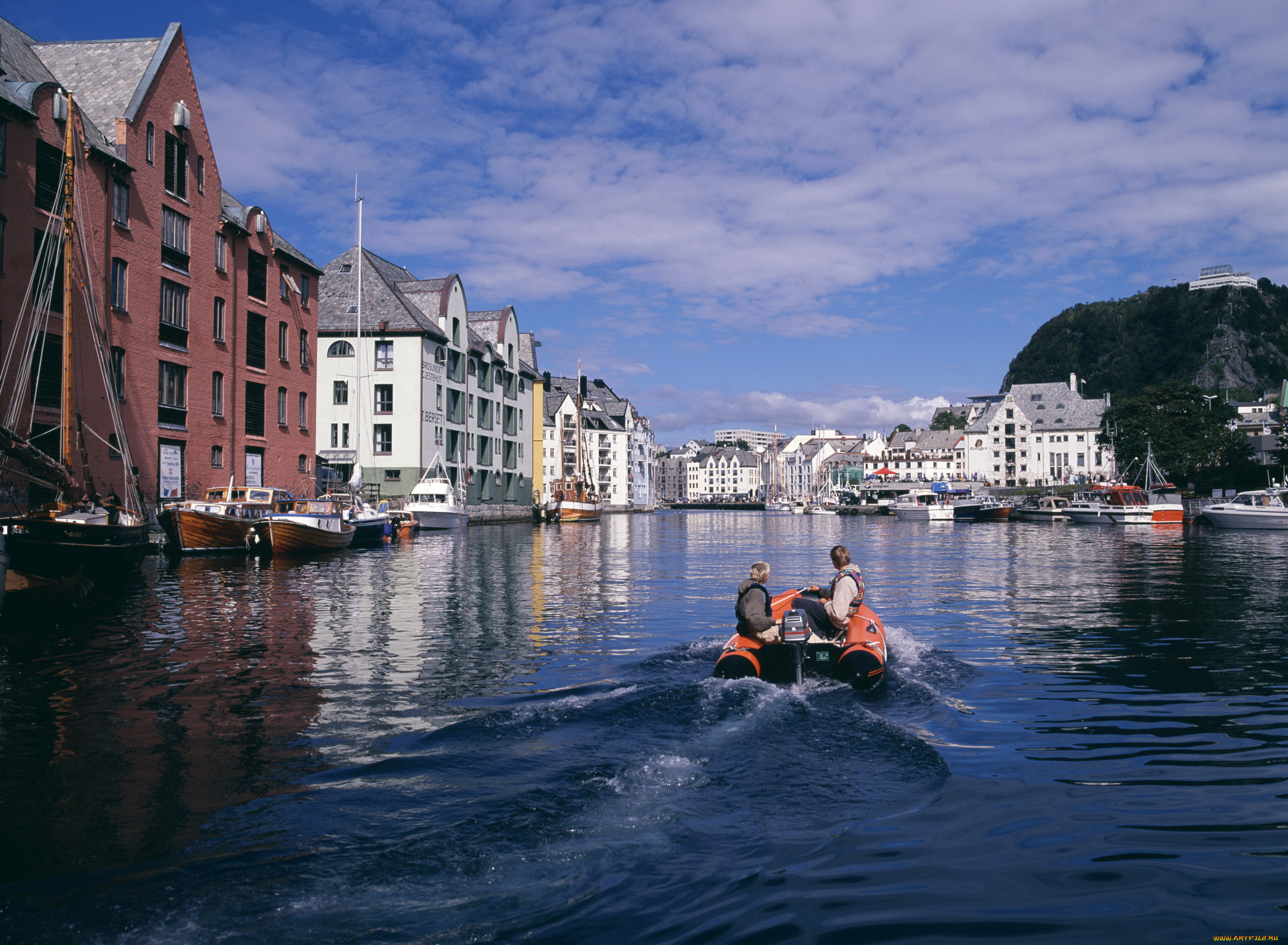 alesund, norway, корабли, порты, причалы, река, дома, катер