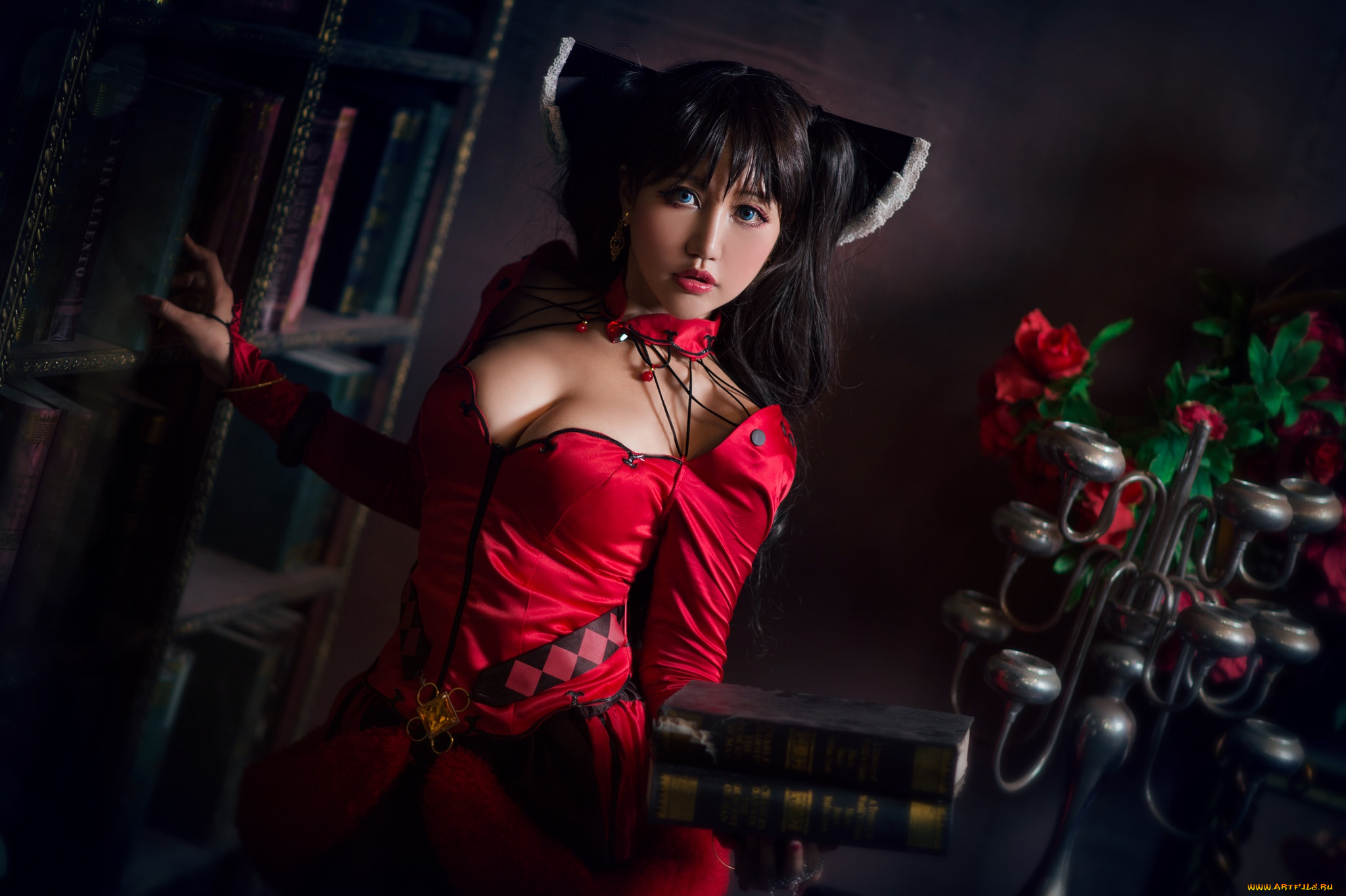 девушки, -unsort, , азиатки, грудь, взгляд, девушка, красный, лицо, поза, стиль, темный, фон, портрет, букет, руки, макияж, брюнетка, прическа, костюм, лестница, наряд, перила, декольте, ступени
