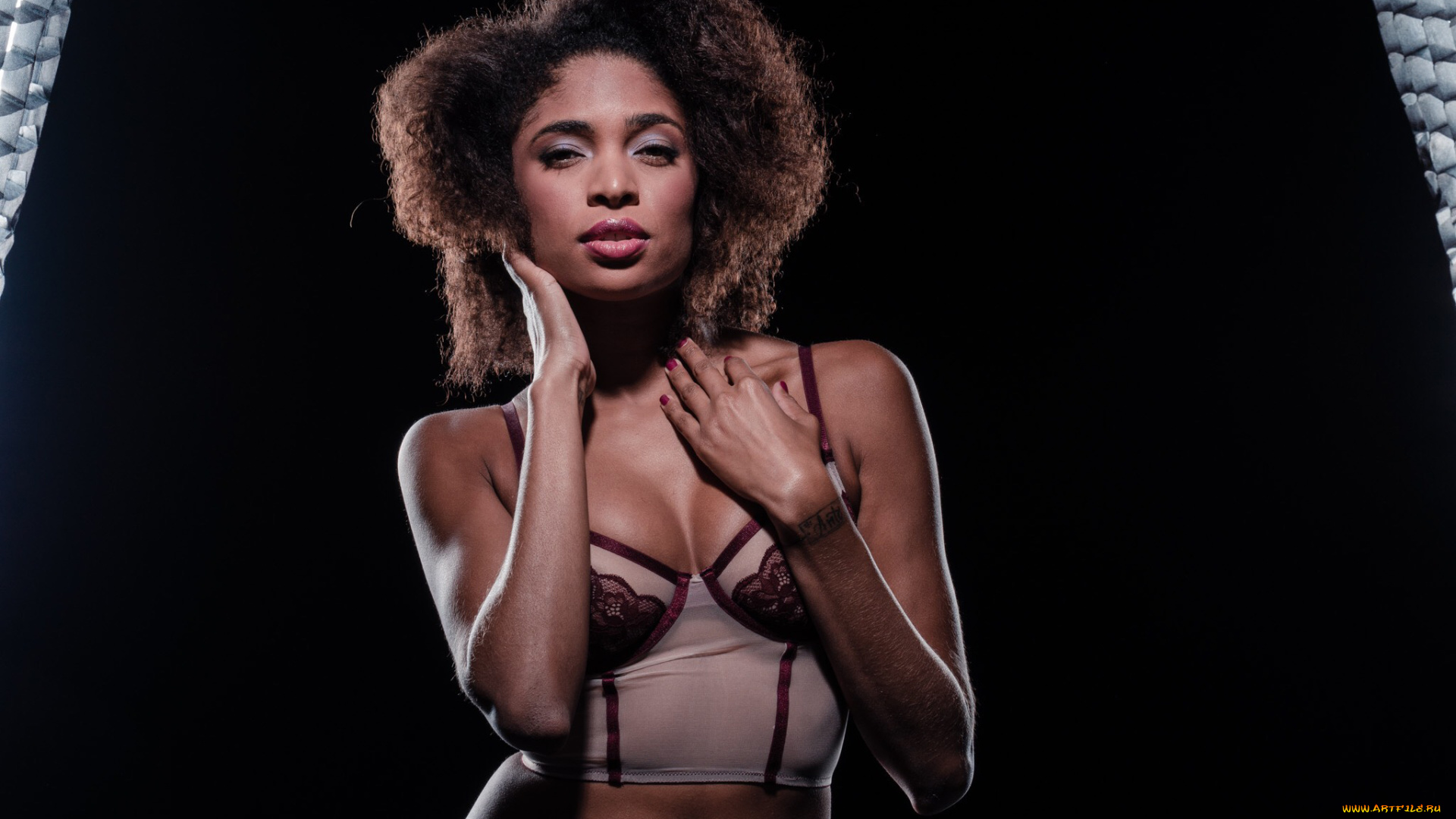 luna, corazon, девушки, luna, corazon, девушка, мулатка, чернокожая, темнокожая, брюнетка, макияж, взгляд, секси, сексуальная, поза, флирт, стройная