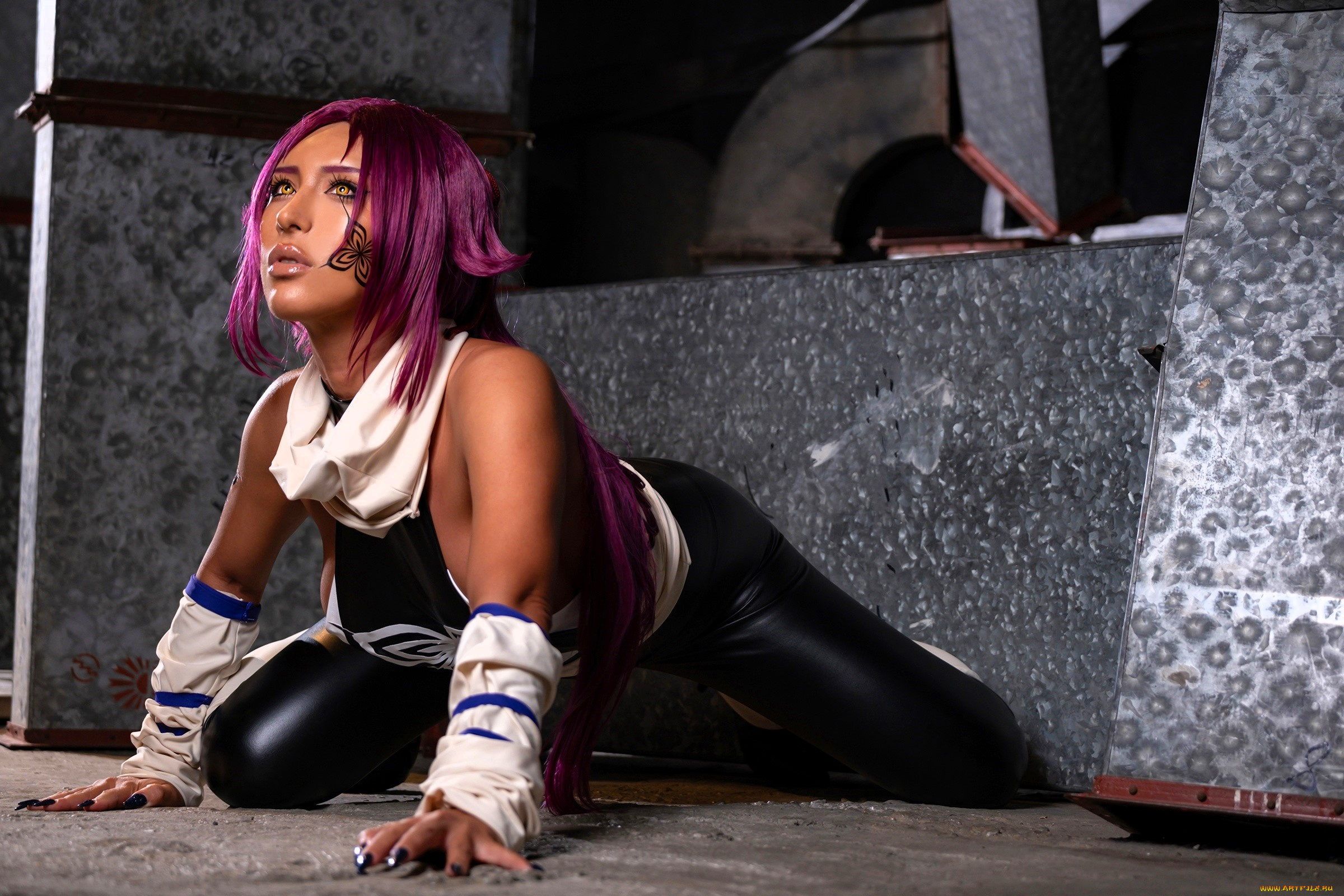 девушки, nonsummerjack, образ, косплей, наряд, костюм, нарукавники, топ, шарф, латекс, штаны