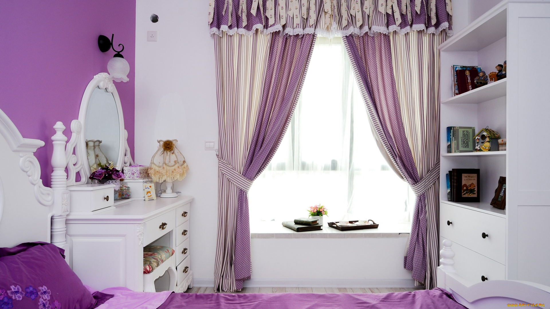 интерьер, спальня, кровать, окно, зеркало