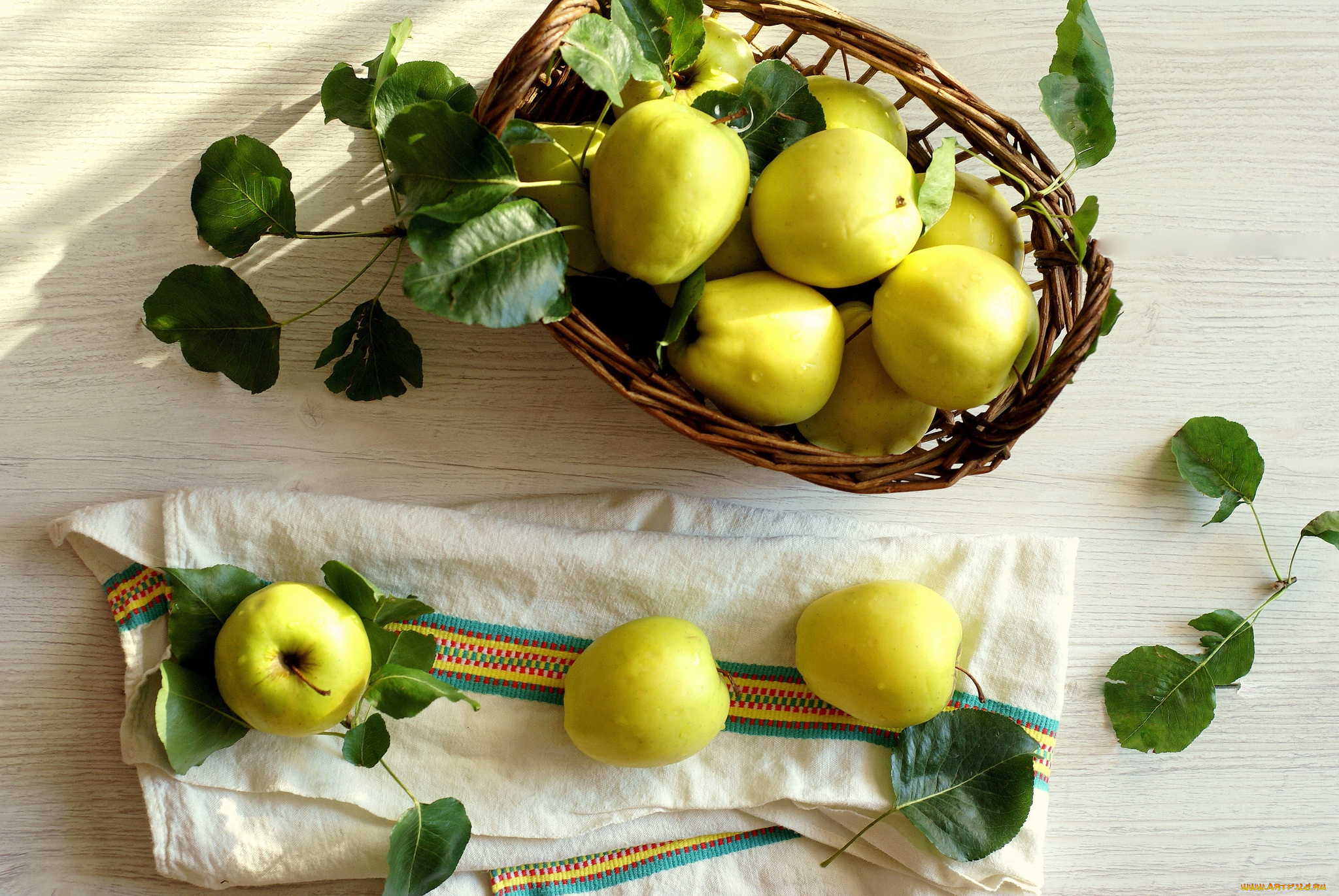 еда, Яблоки, корзинка, листья, полотенце