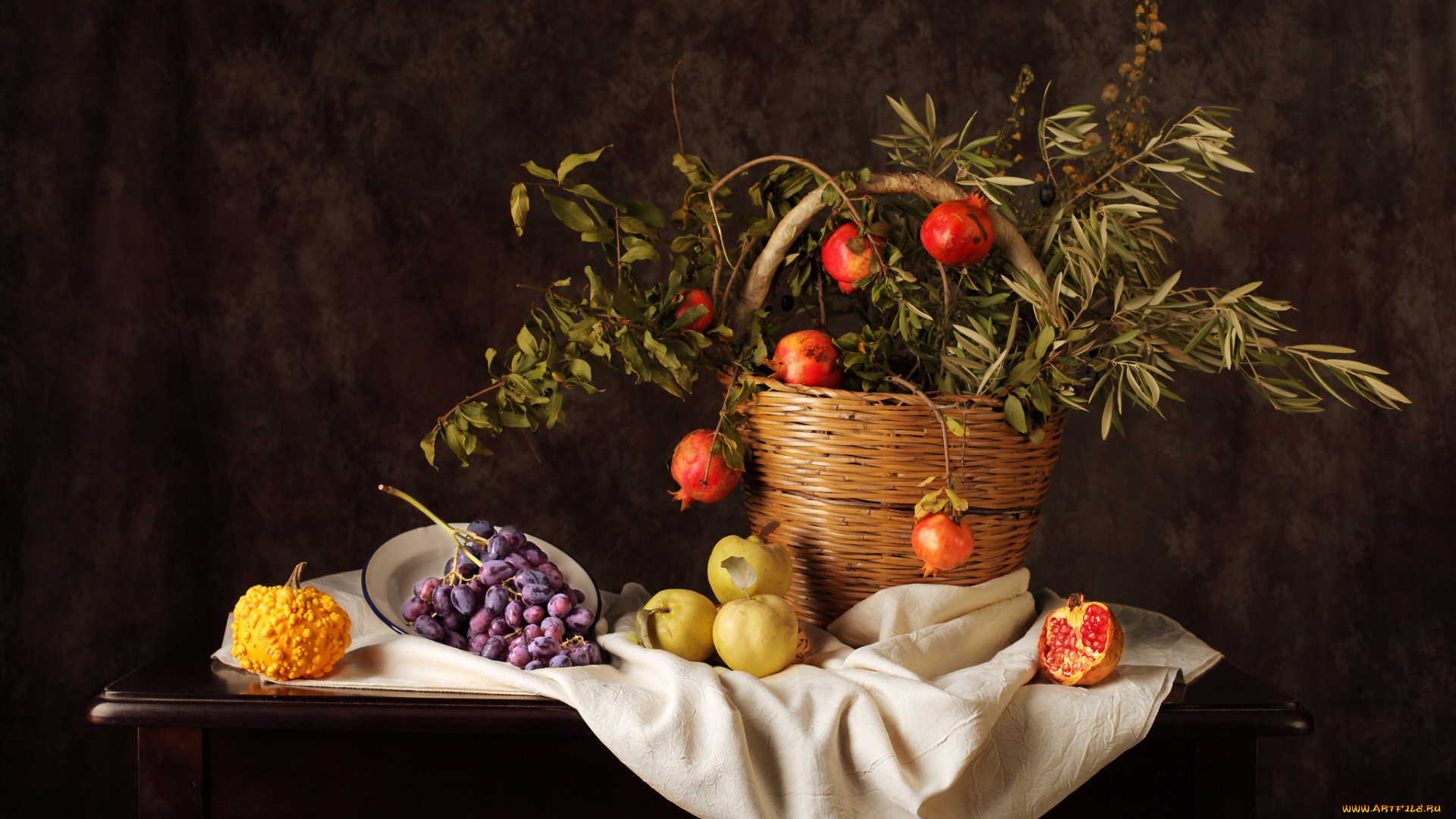 еда, натюрморт, яблоки, корзина, виноград, гранат, ветки