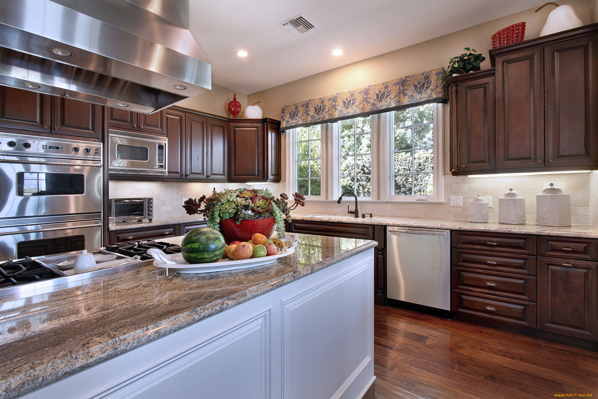 интерьер, кухня, цветы, люстры, стиль