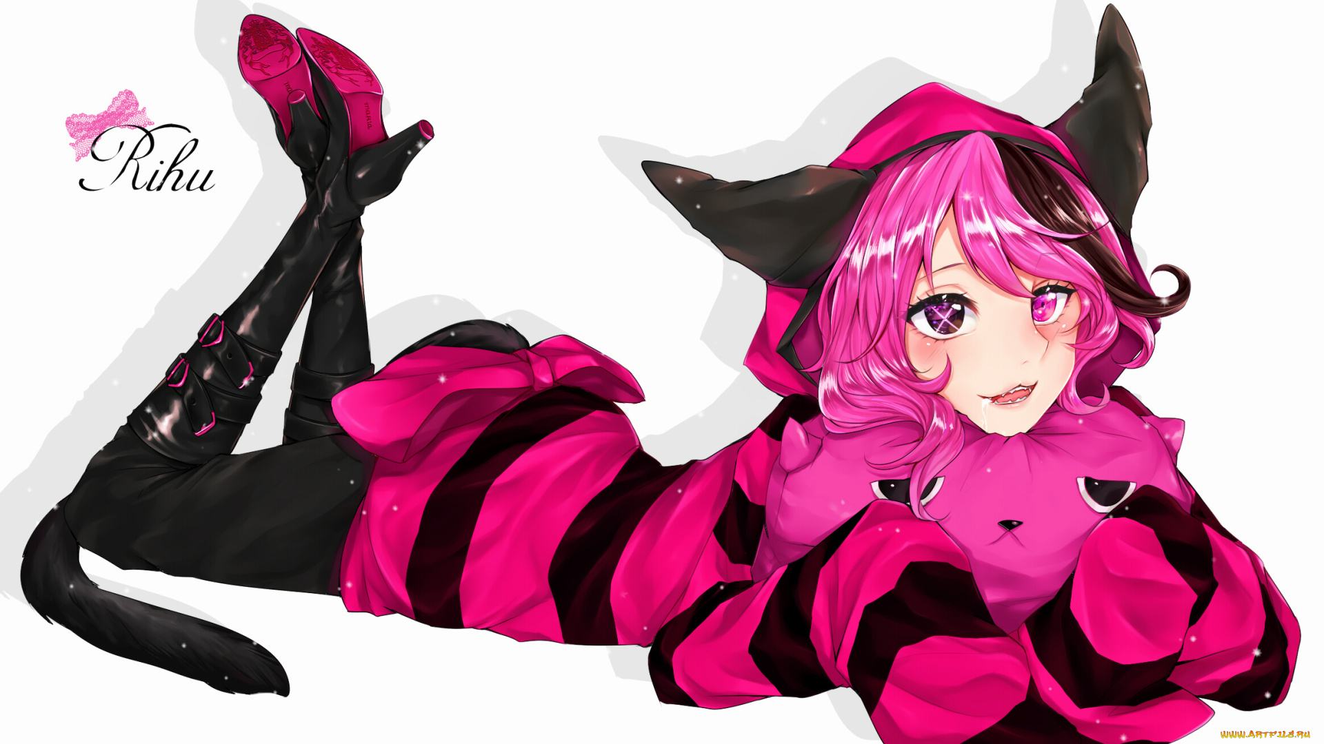 аниме, -animals, &, creatures, ушки, лежит, кошка, девушка, костюм, арт, малиновый, полосатый, сапоги, капюшон, хвост, взгляд, улыбка, белый, фон