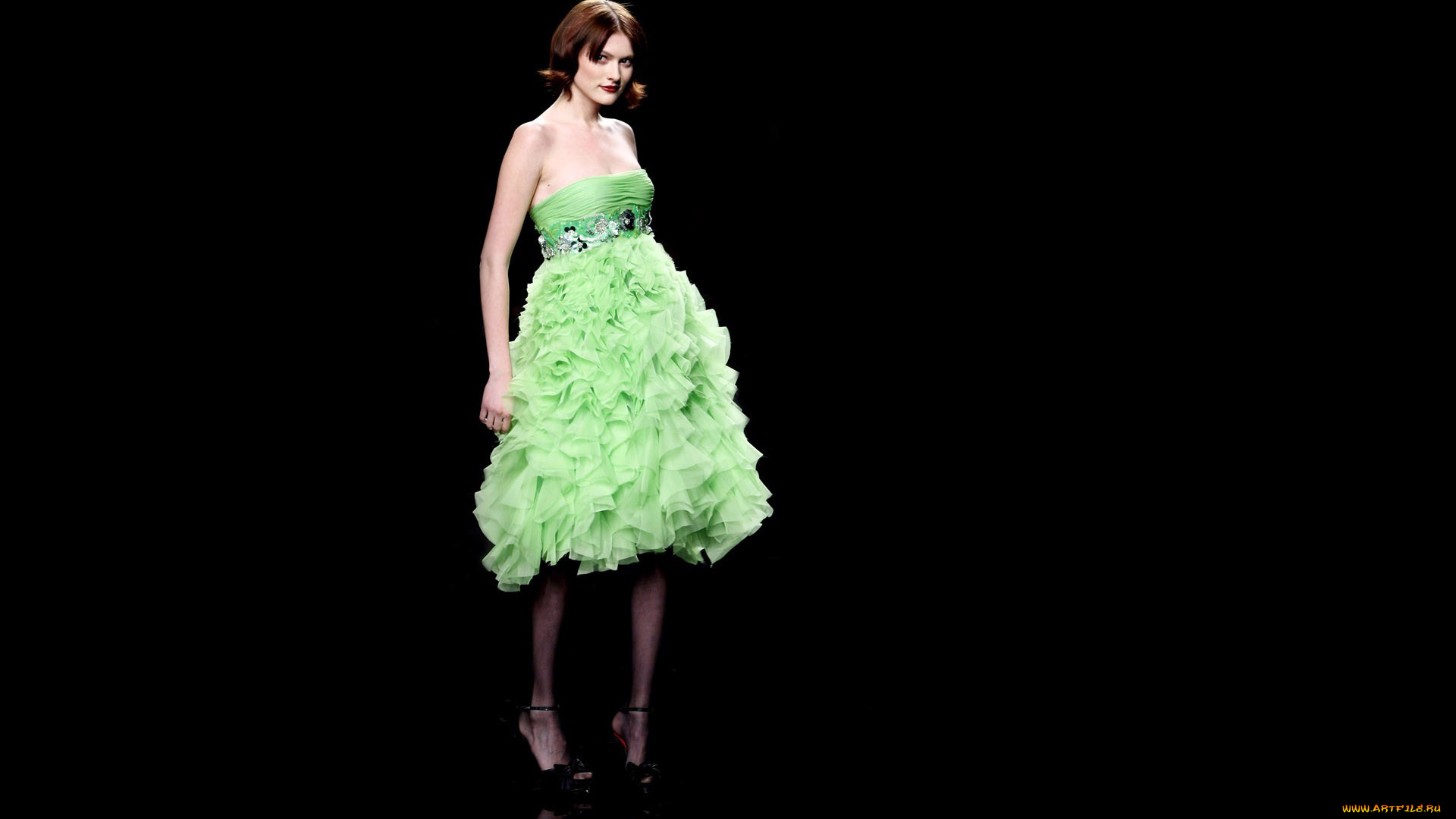 девушки, -unsort, , брюнетки, темноволосые, подиум, воланы, платье, модель, шатенка