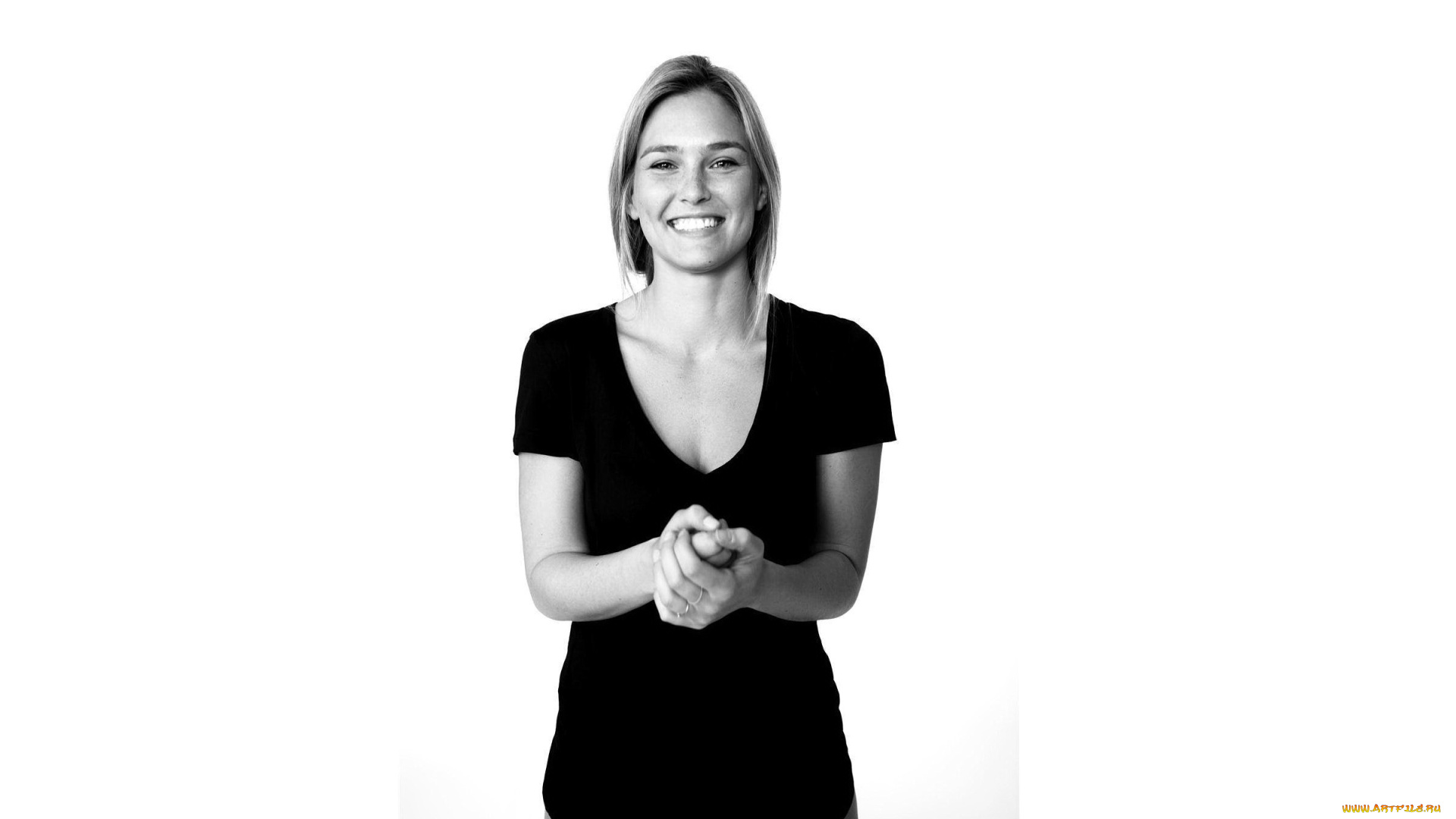 девушки, bar, rafaeli, улыбка, блондинка, черно-белая, модель, бар, рафаели, футболка