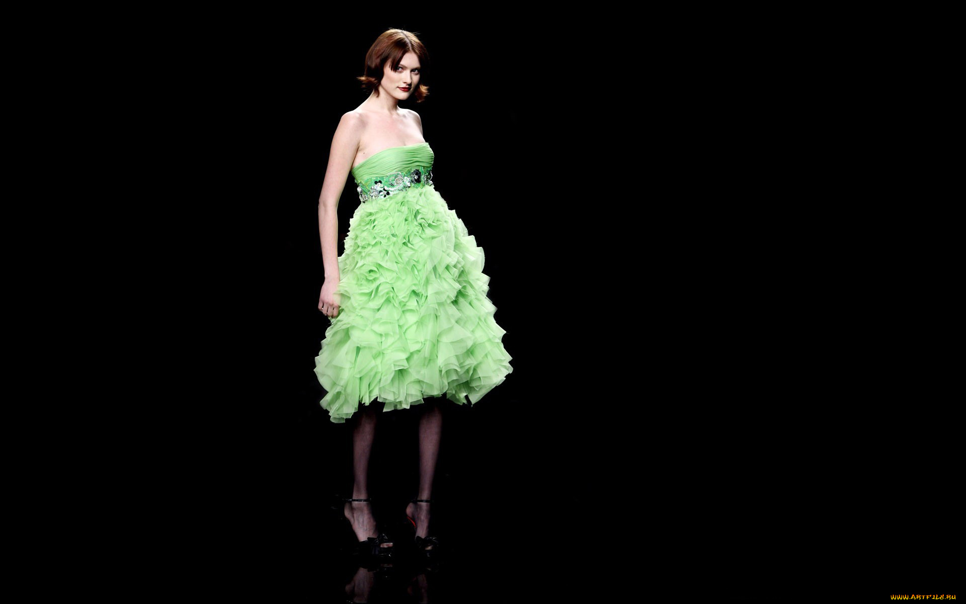 девушки, -unsort, , брюнетки, темноволосые, подиум, воланы, платье, модель, шатенка