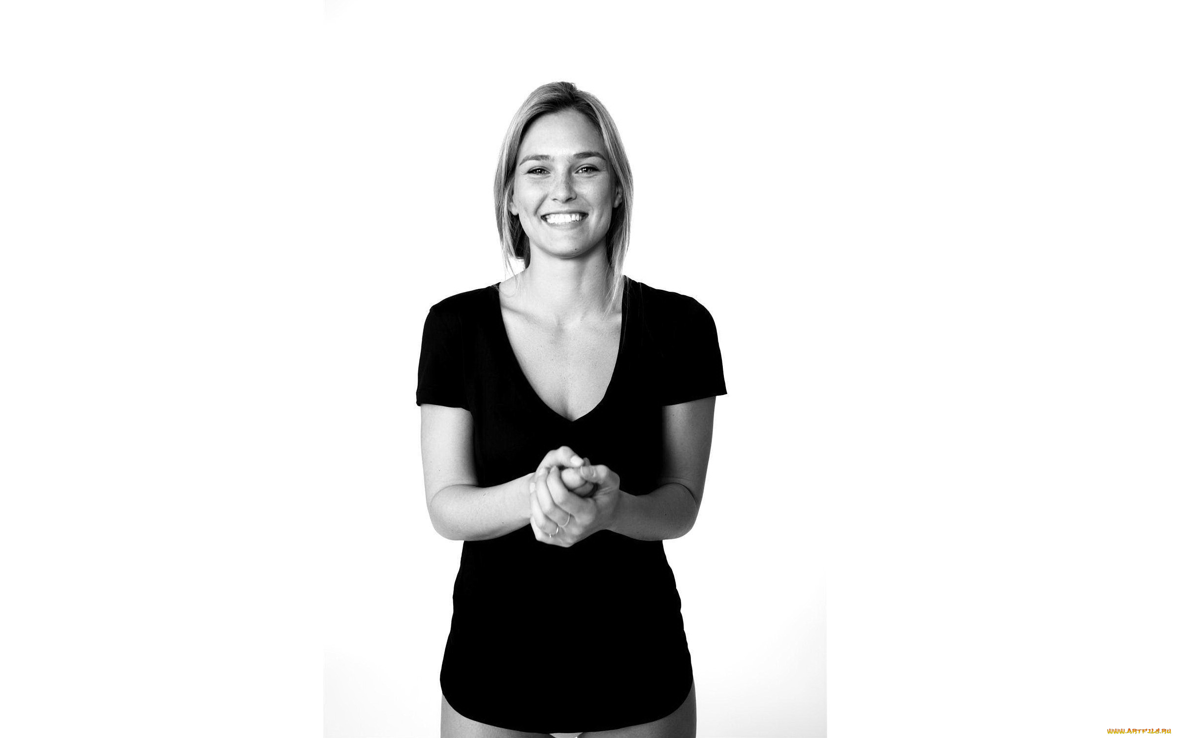 девушки, bar, rafaeli, улыбка, блондинка, черно-белая, модель, бар, рафаели, футболка