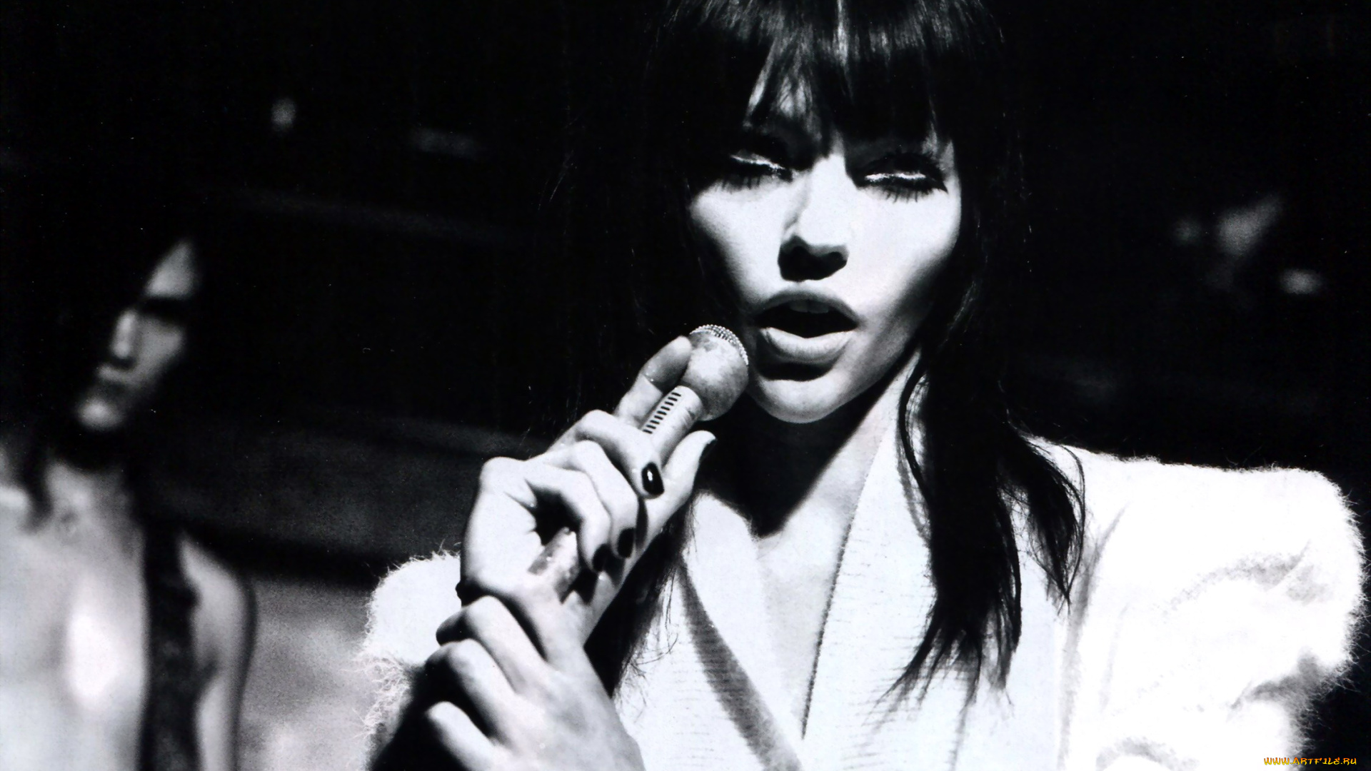 девушки, саша, пивоварова, модель, брюнетка, микрофон, черно-белая