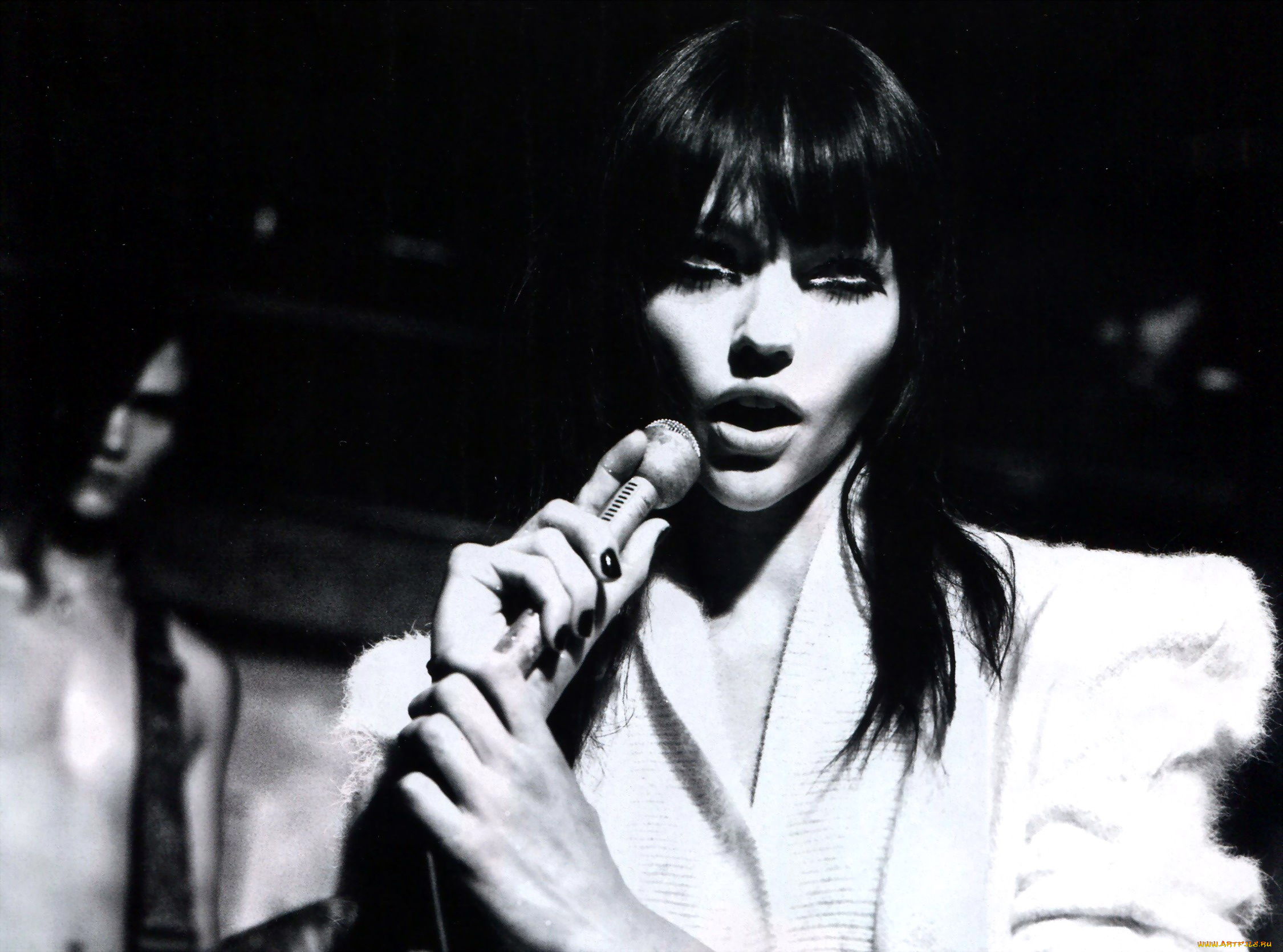 девушки, саша, пивоварова, модель, брюнетка, микрофон, черно-белая