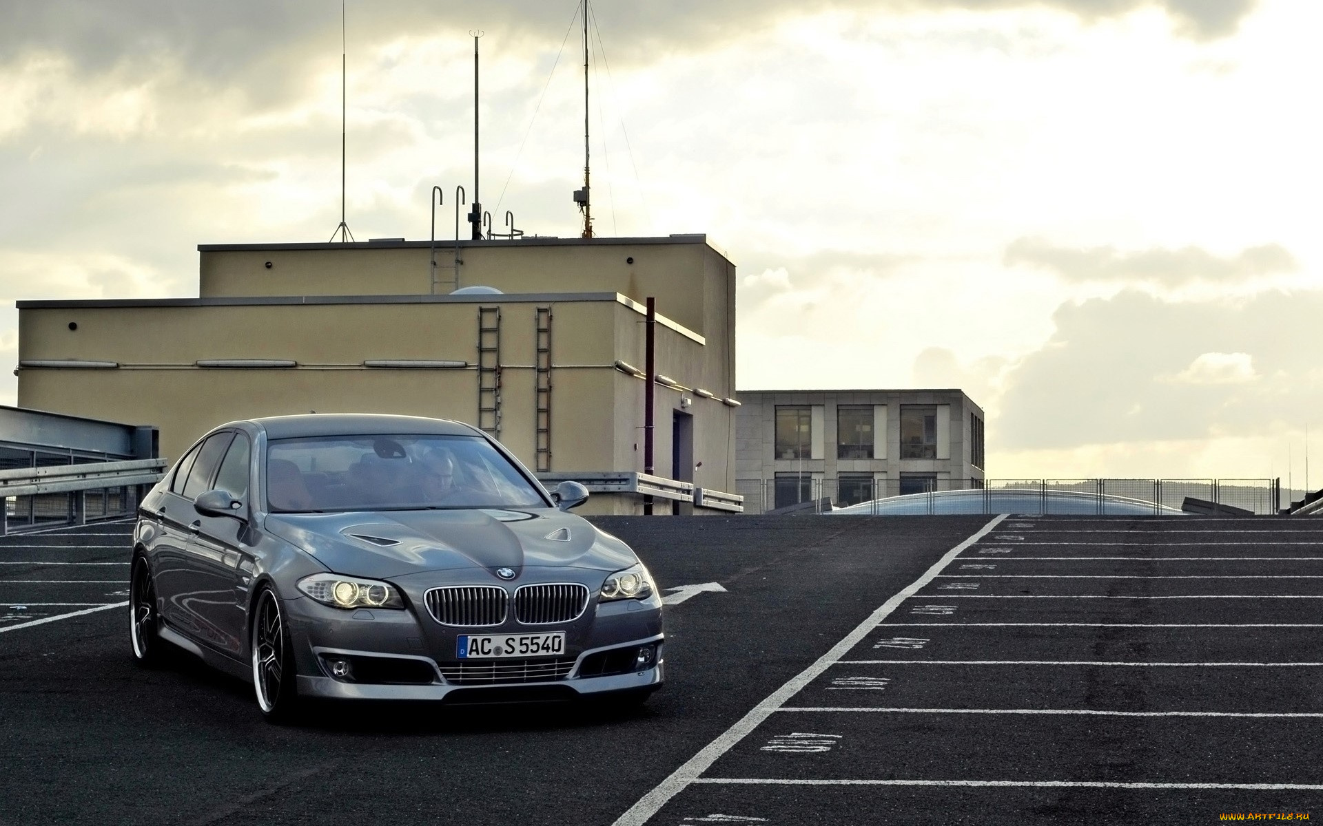 автомобили, bmw, серый, здание, парковка