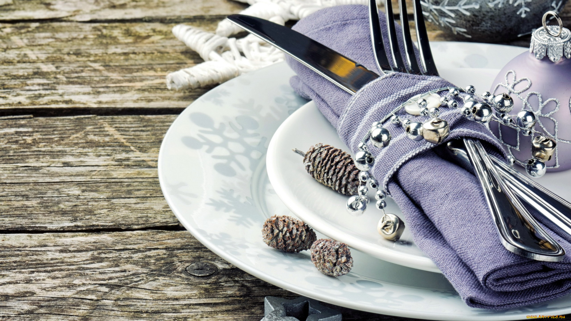 праздничные, сервировка, шарики, салфетка, тарелки