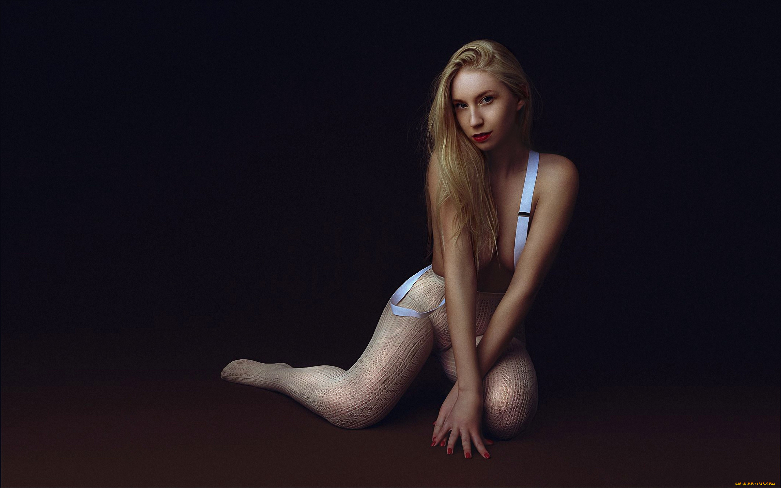 девушки, -unsort, , блондинки, , светловолосые, темный, фон, поза, колготки