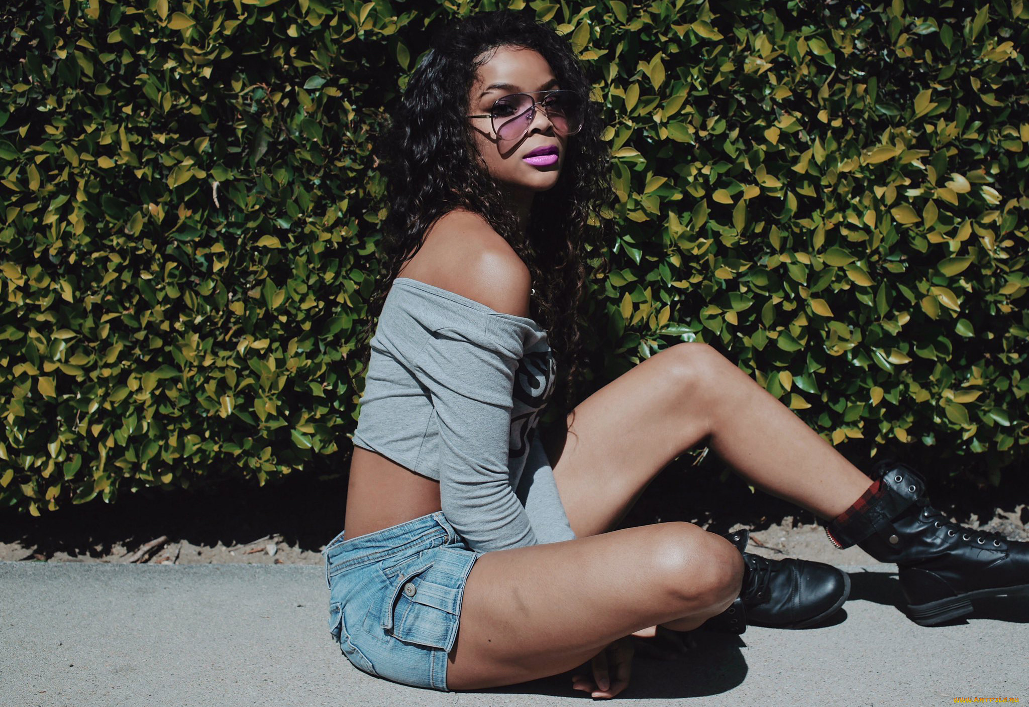 ajiona, alexus, девушки, -unsort, , темнокожие, взгляд, поза, мулатка, чернокожая, темнокожая, причёска, брюнетка, актриса, модель, девушка, очки, ajiona, alexus