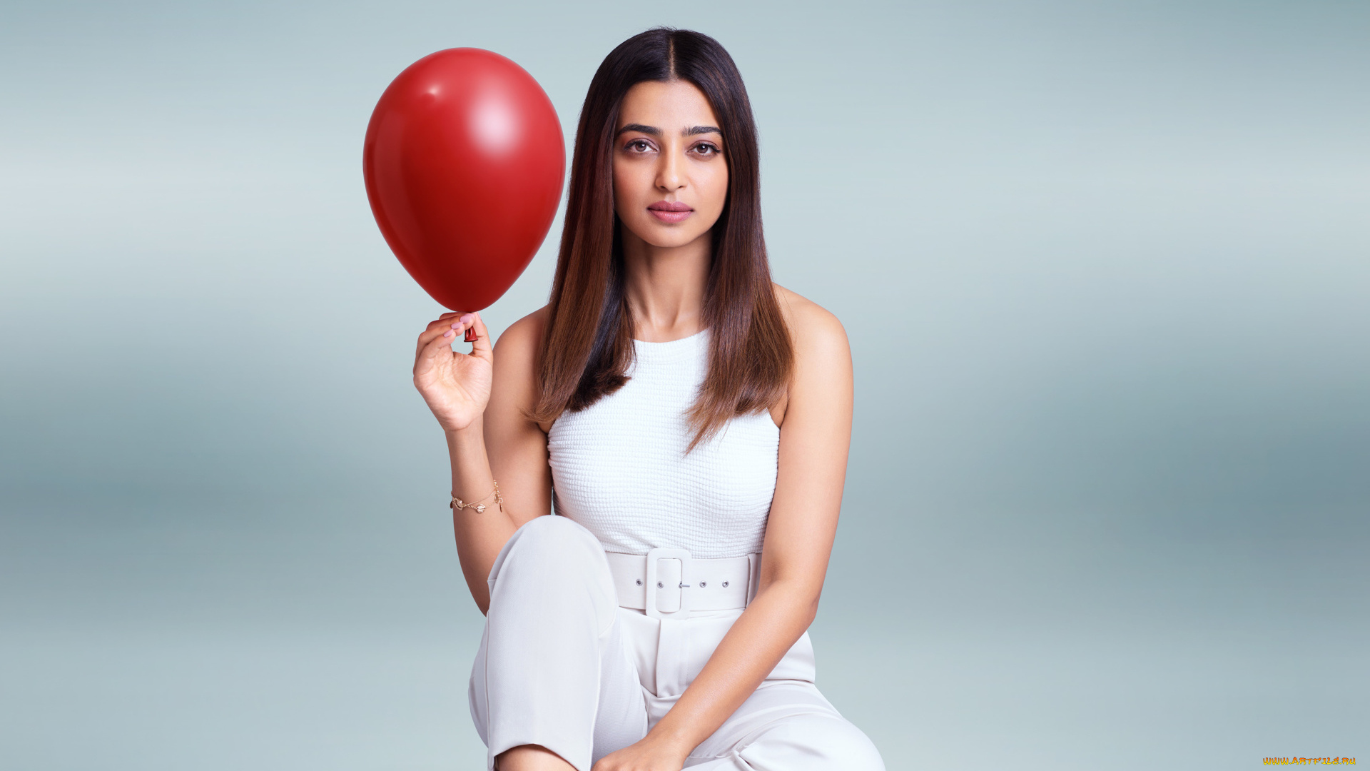 девушки, radhika, apte, шатенка, топ, брюки, шарик