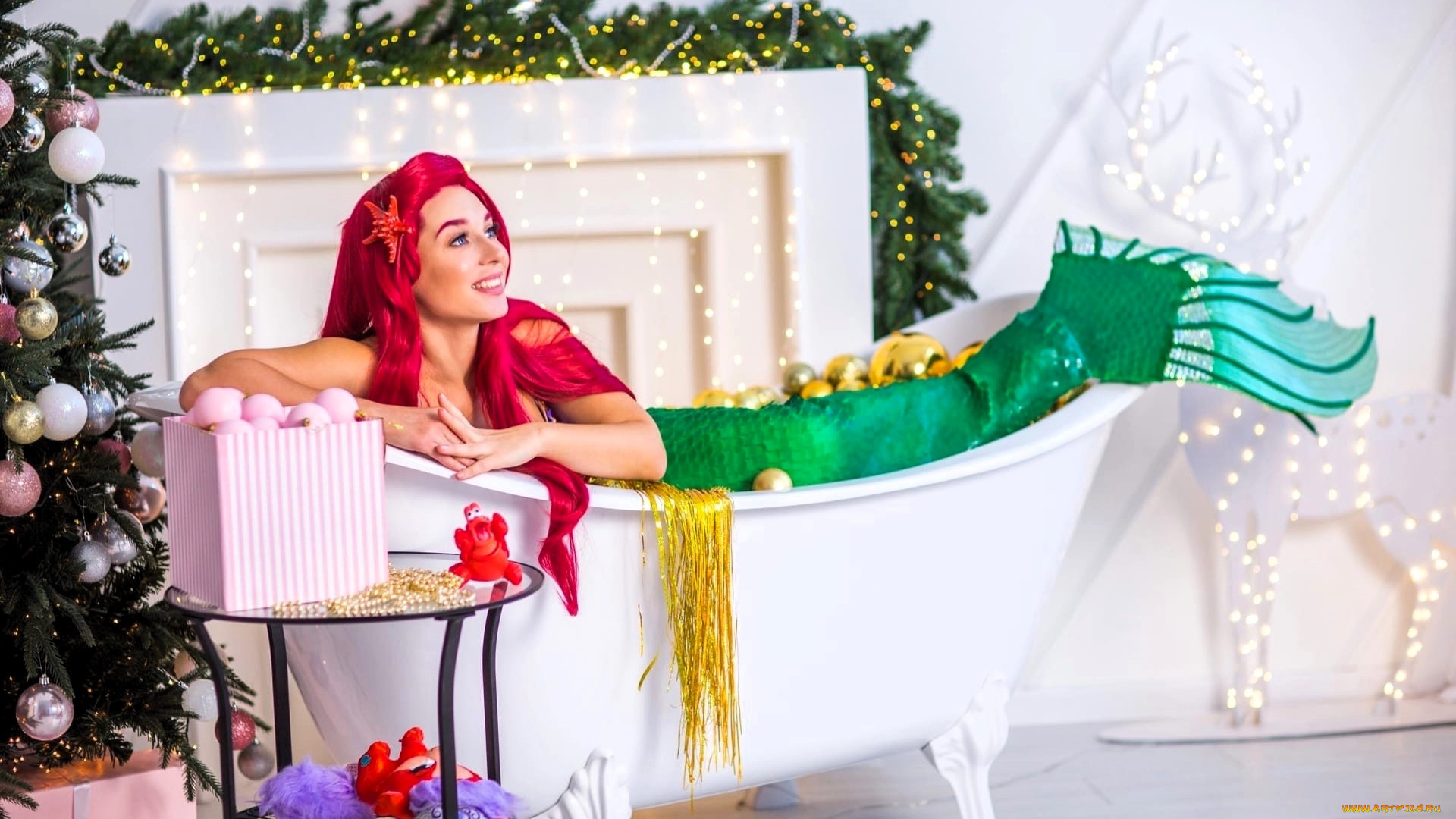 девушки, анна, шаховская, образ, косплей, наряд, русалочка, новый, год, ванна, шарики, украшения, ёлка
