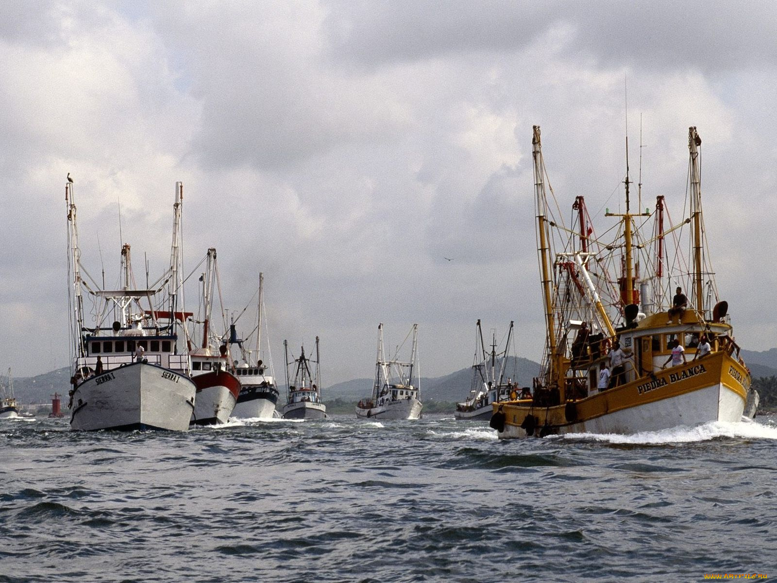 корабли, баркасы, буксиры