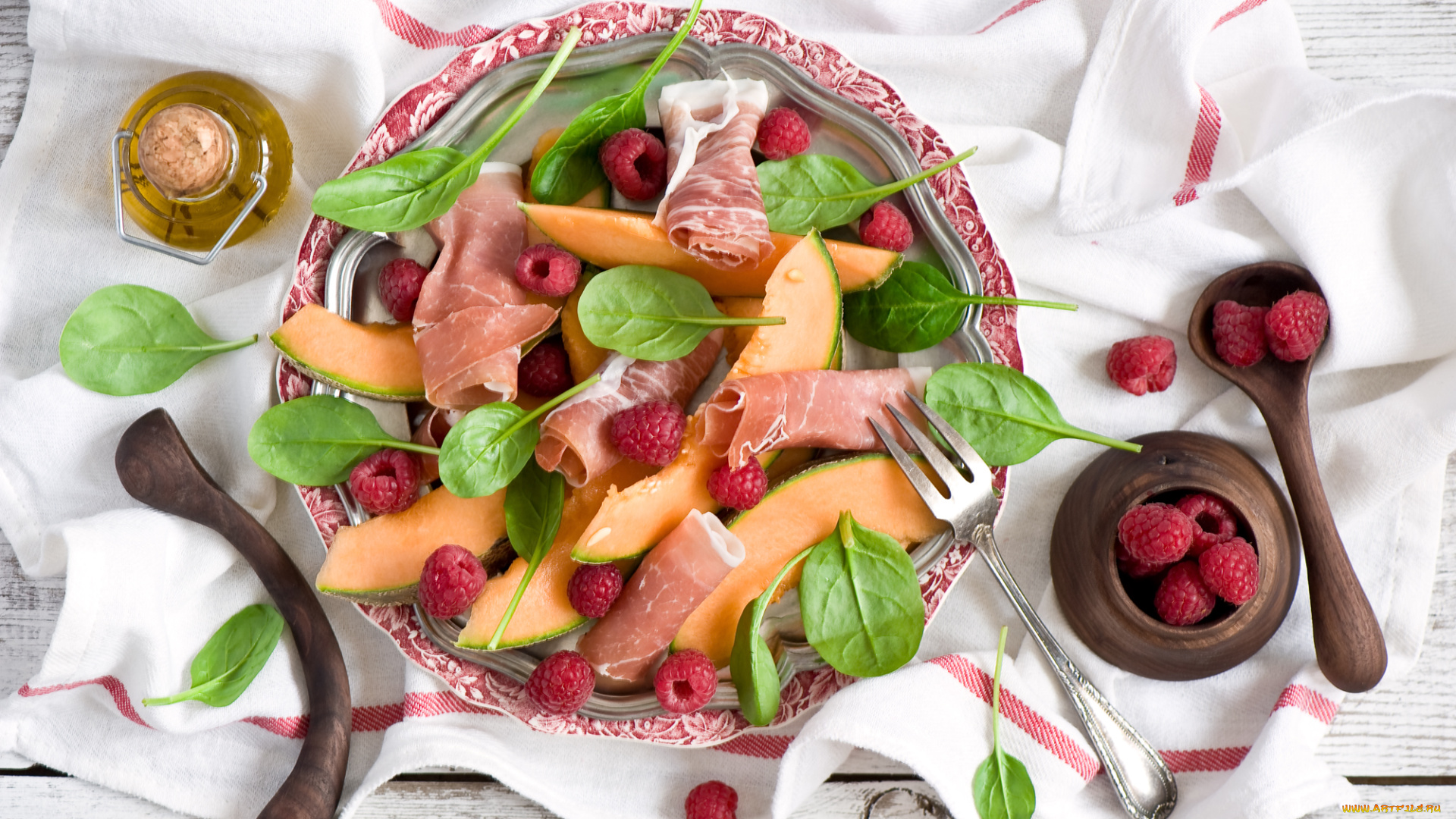 еда, салаты, , закуски, дыня, бекон, малина