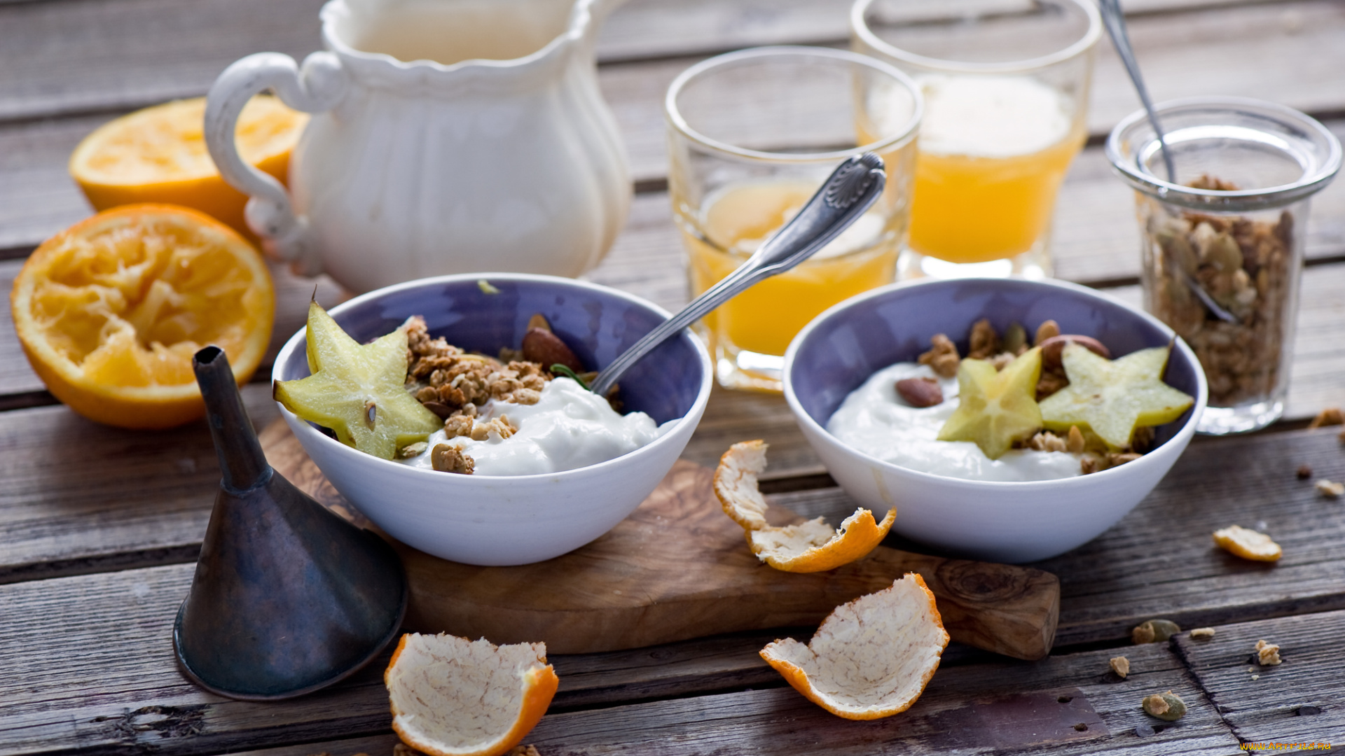 еда, мюсли, , хлопья, кувшинчик, тарелки, лейка, стаканы, сок, молоко