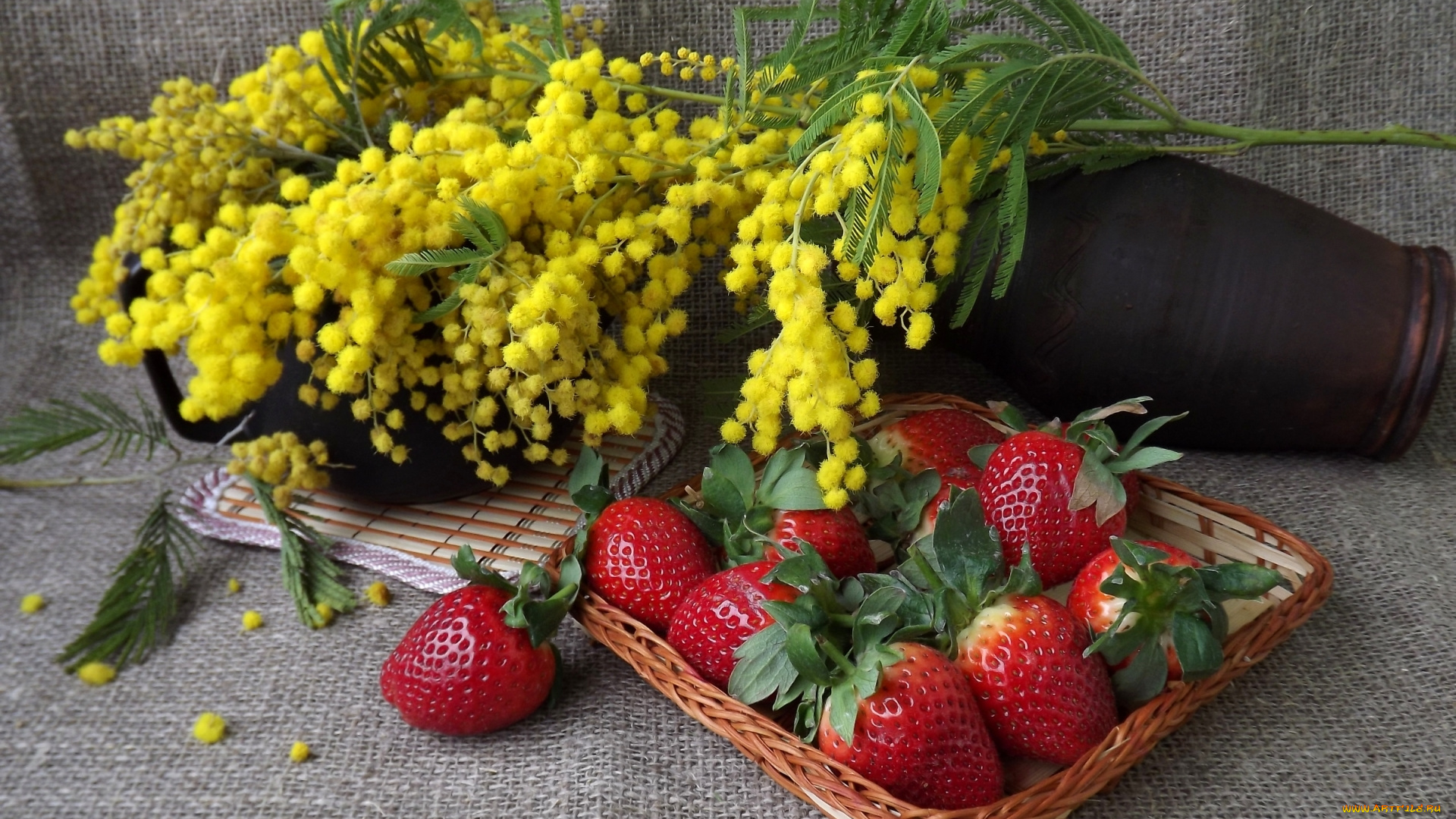еда, натюрморт, мимоза, клубника, ягоды, ткань, мешковина, корзинка