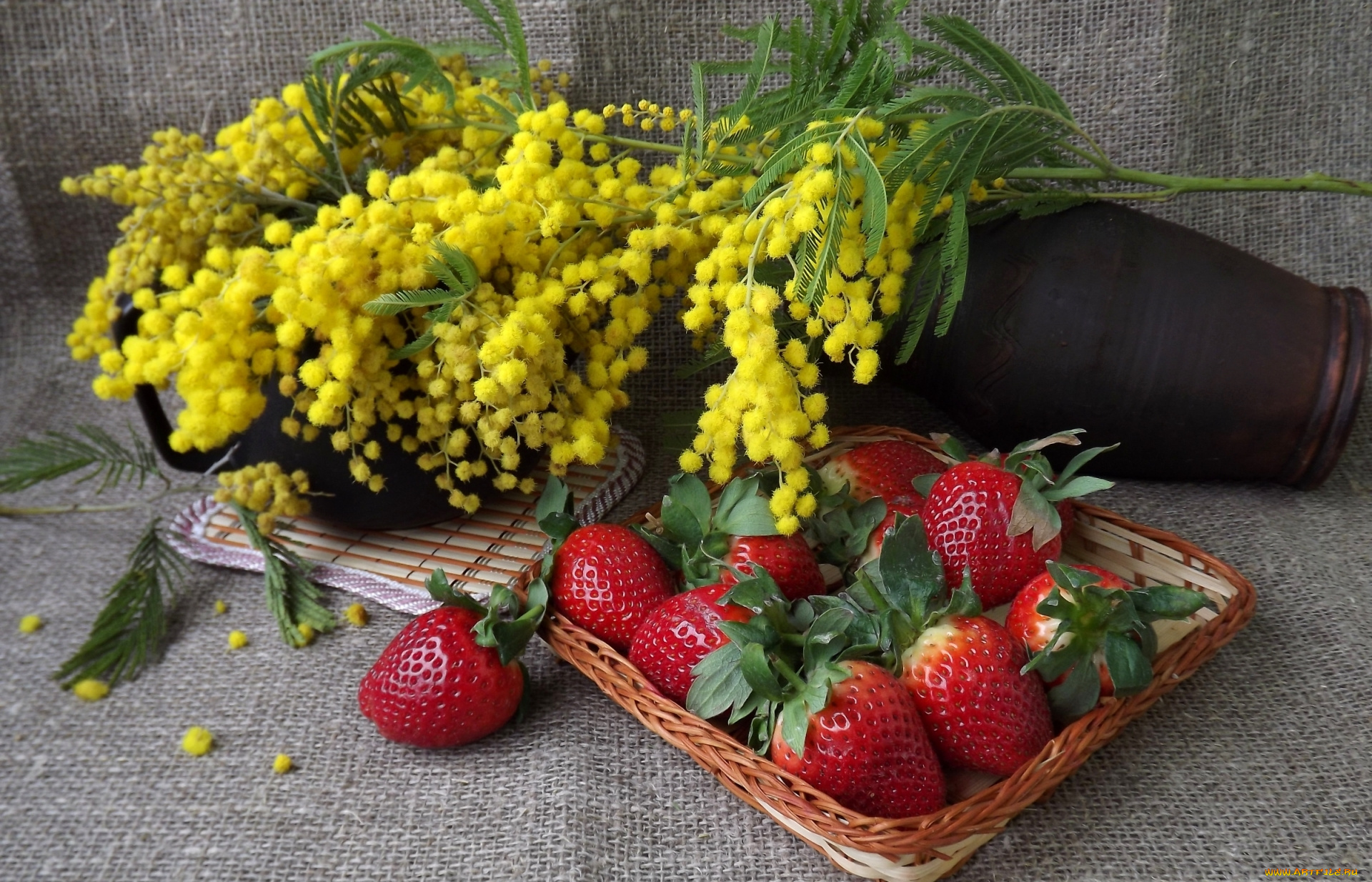 еда, натюрморт, мимоза, клубника, ягоды, ткань, мешковина, корзинка