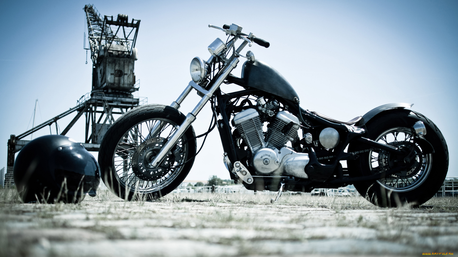 honda, shadow, vt600, bobber, мотоциклы, customs, кран, шлем, боббер, кастомайзинг