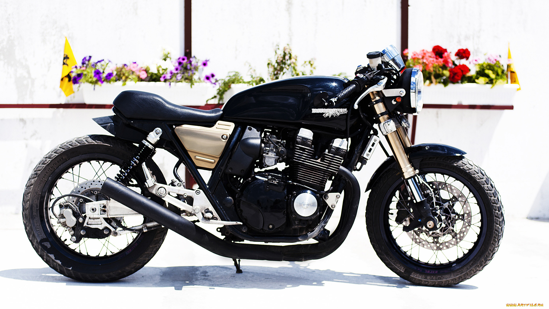 yamaha, xjr, 400, pipeburn, 1993, мотоциклы, customs, ямаха, кафэ-гонщик, кастомайзинг, cafe-racer, черный, цветы