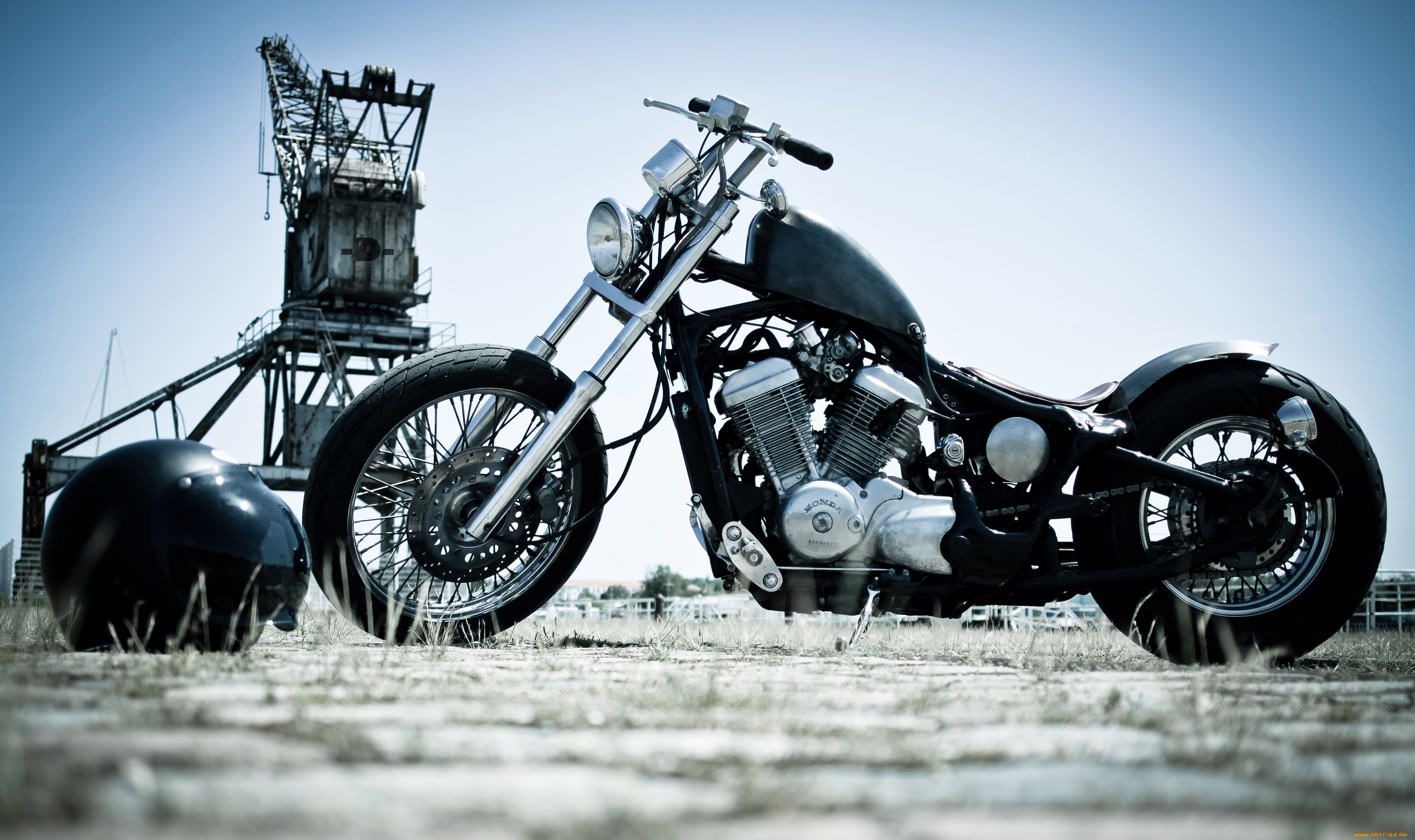 honda, shadow, vt600, bobber, мотоциклы, customs, кран, шлем, боббер, кастомайзинг