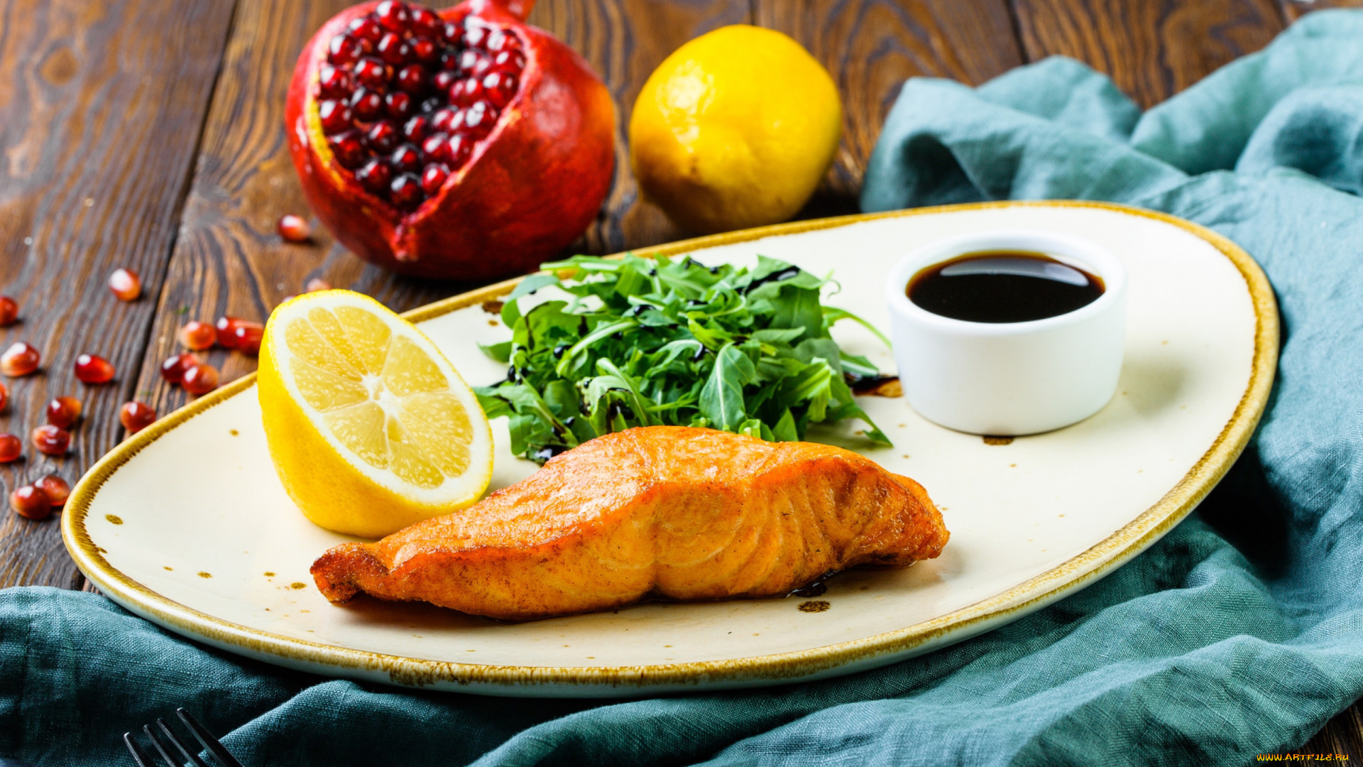 еда, рыбные, блюда, , с, морепродуктами, форель, филе, соус, зелень, гранат, лимон