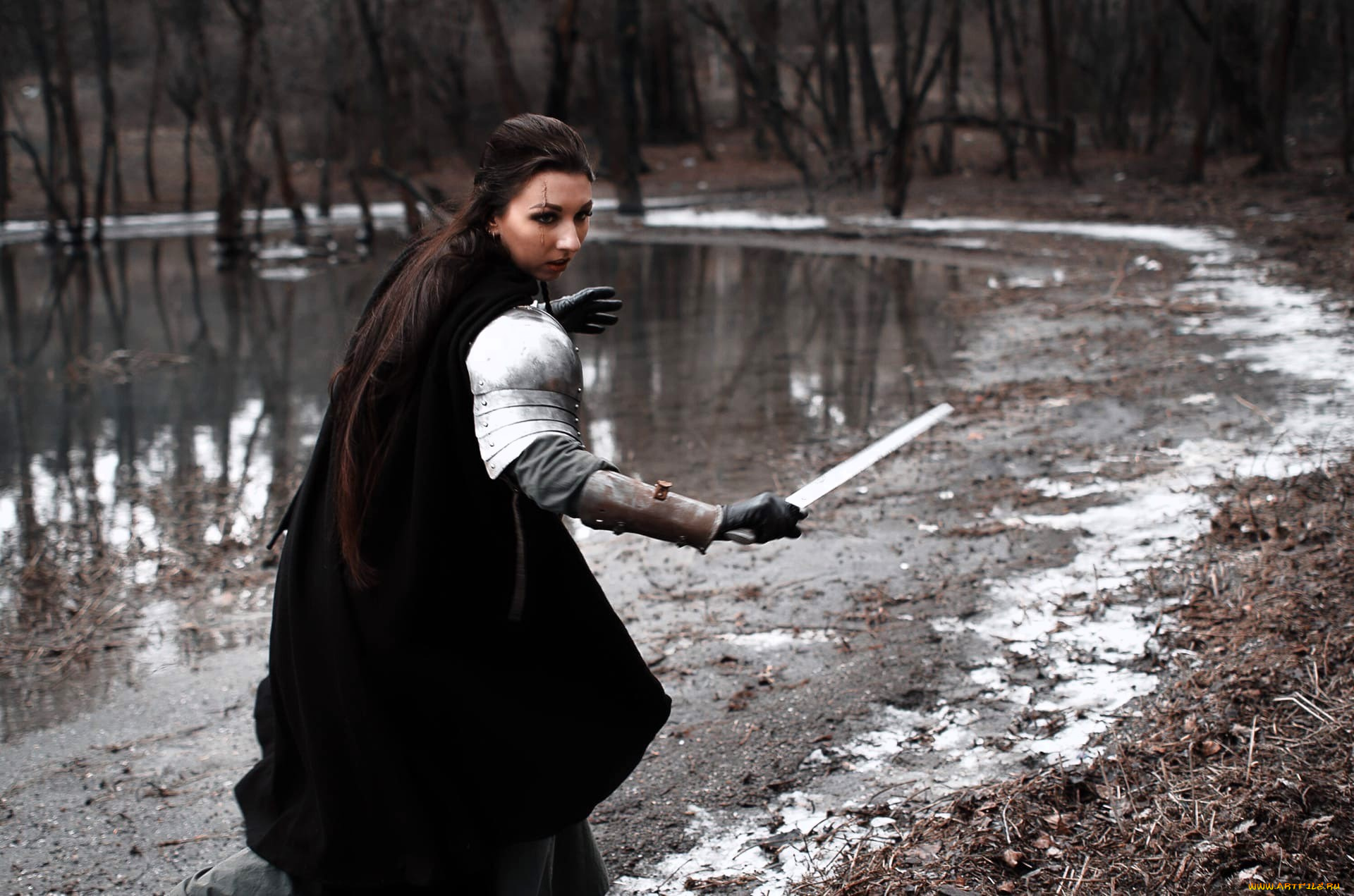 девушки, ольга, кожевникова, , lady, bell, образ, косплей, наряд, костюм, плащ, кольчуга, меч, озеро, лес