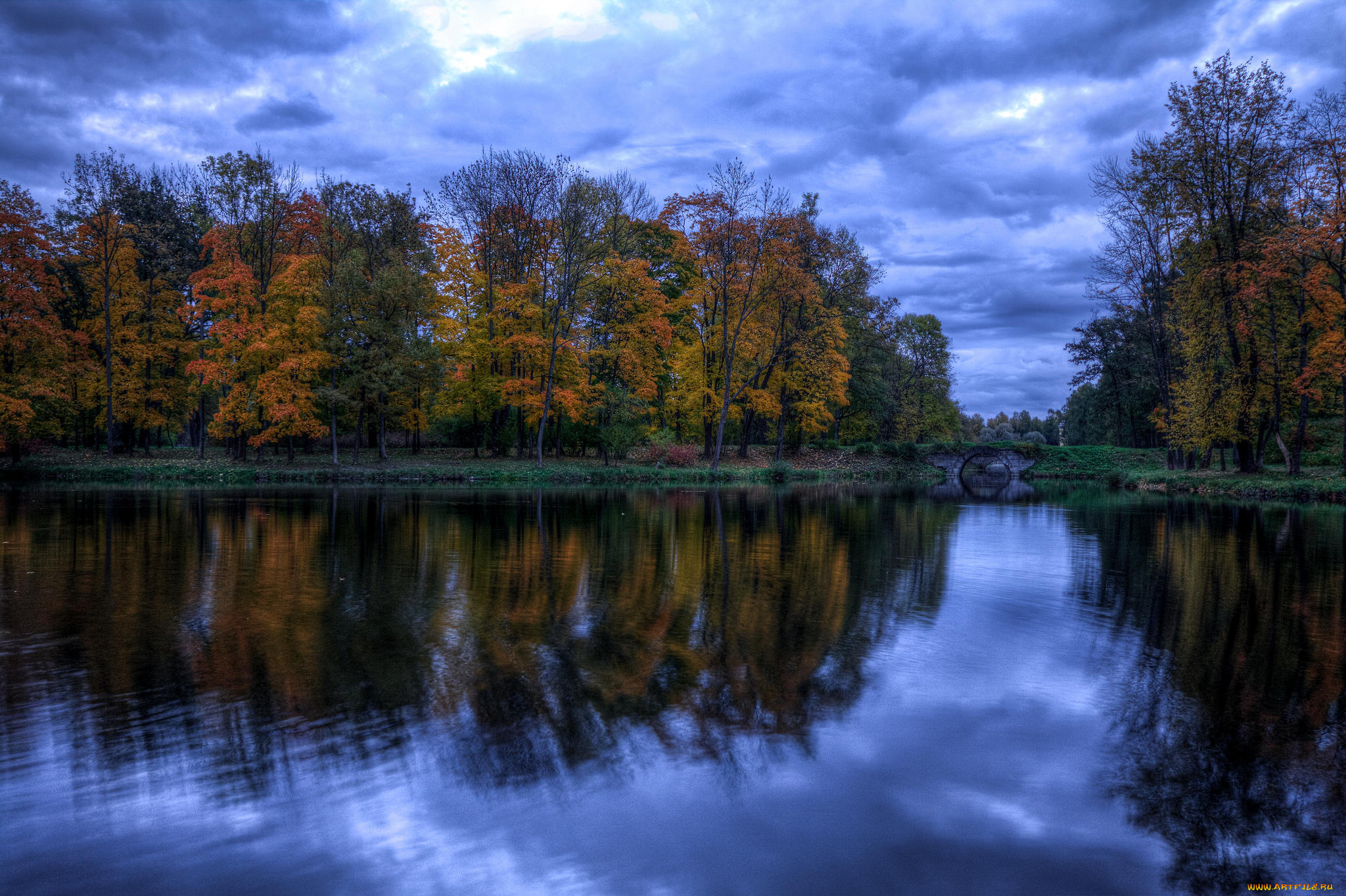 природа, реки, озера, пейзаж, деревья, осень, мост, озеро