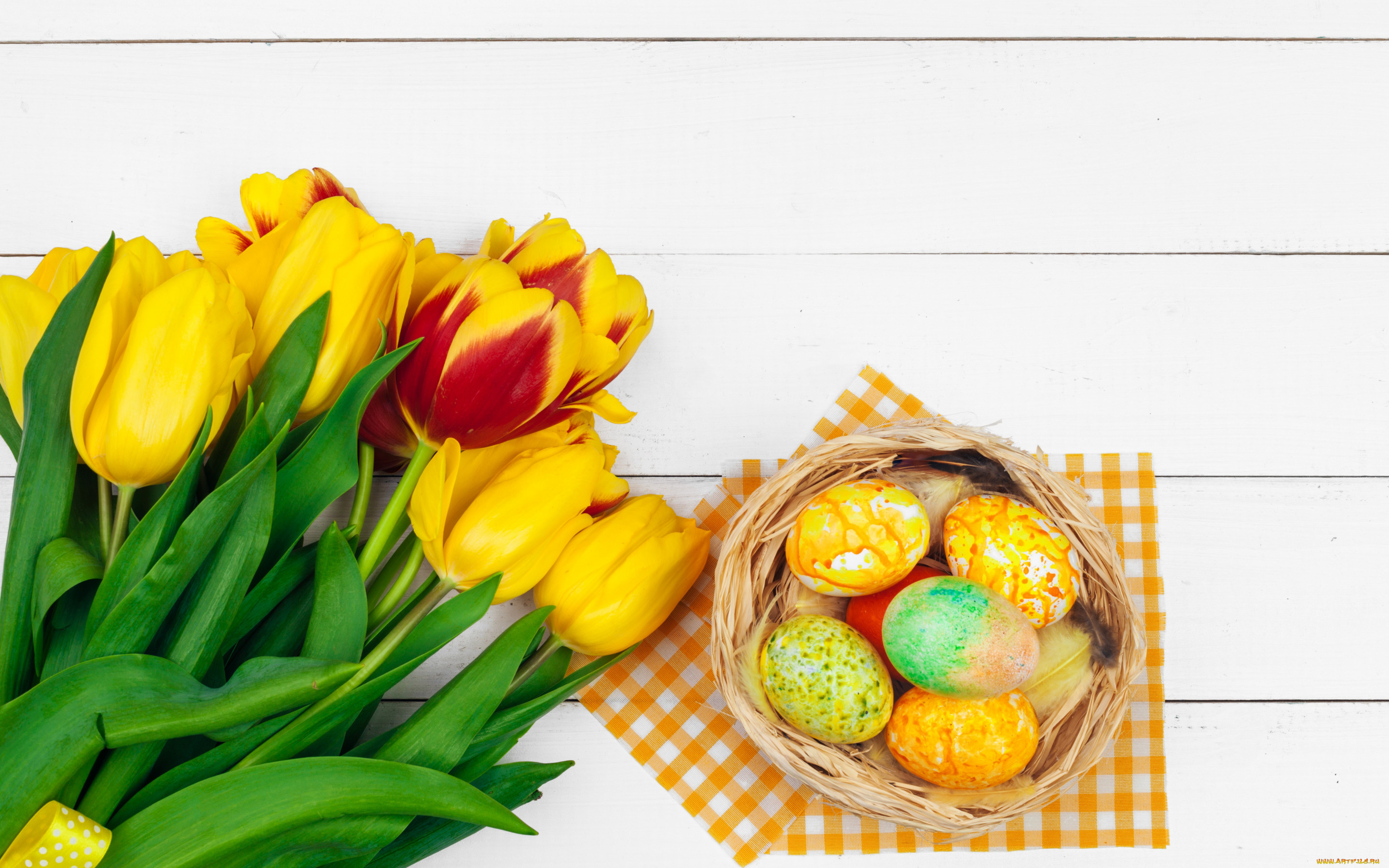 праздничные, пасха, цветы, яйца, colorful, тюльпаны, happy, yellow, wood, pink, flowers, tulips, easter, eggs, decoration