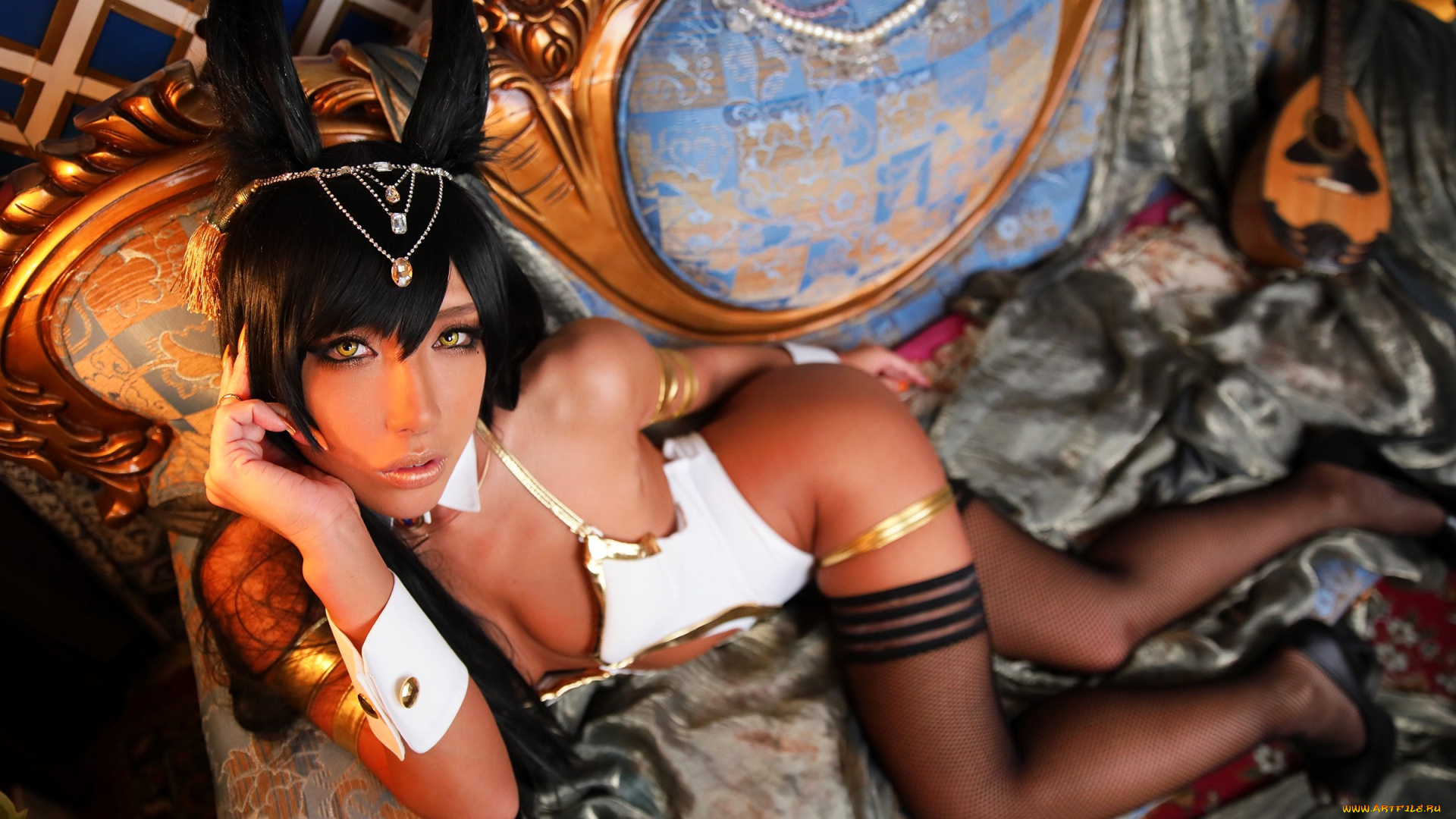 девушки, nonsummerjack, образ, косплей, наряд, ушки, украшения, чулки, каблуки, диван