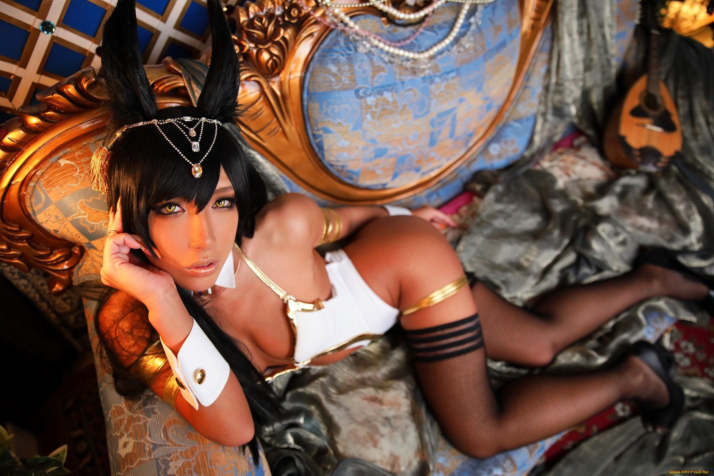 девушки, nonsummerjack, образ, косплей, наряд, ушки, украшения, чулки, каблуки, диван