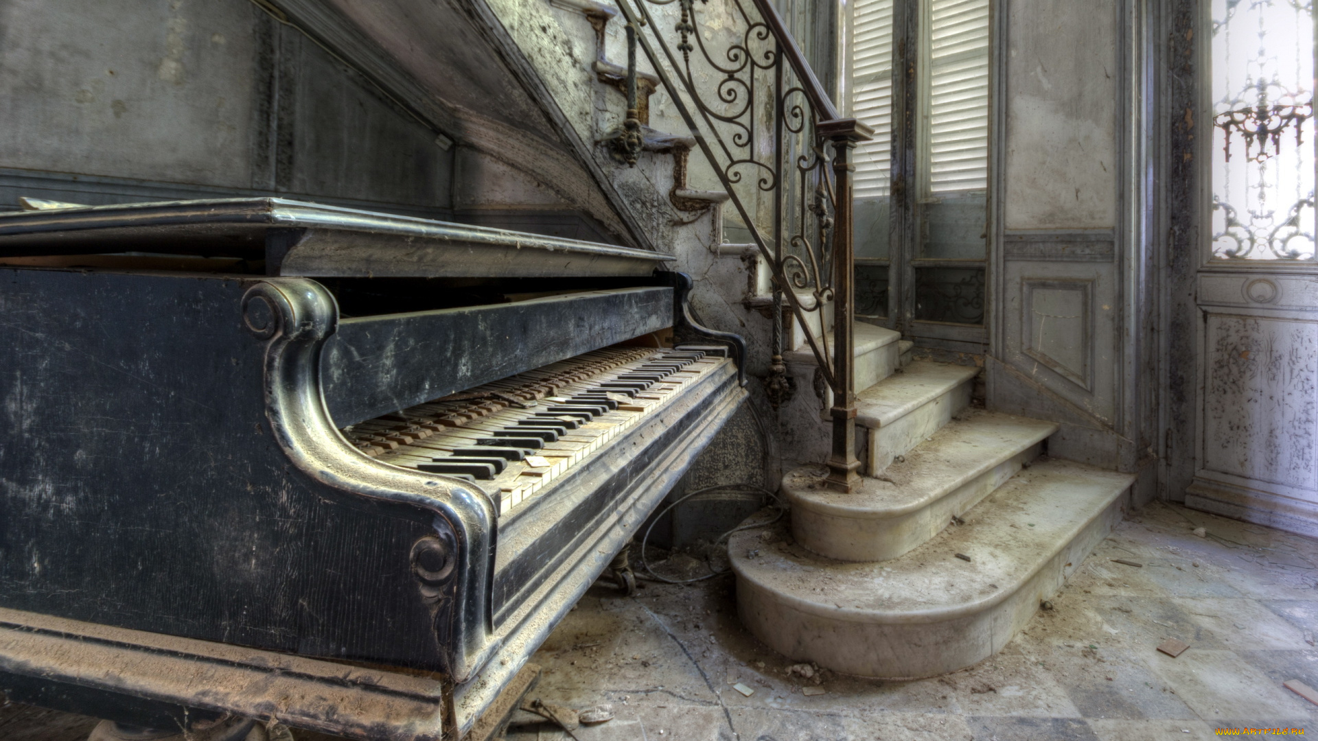 разное, развалины, , руины, , металлолом, перила, ступени, дверь, запустение, пианино, лестница, мусор, старость, дом