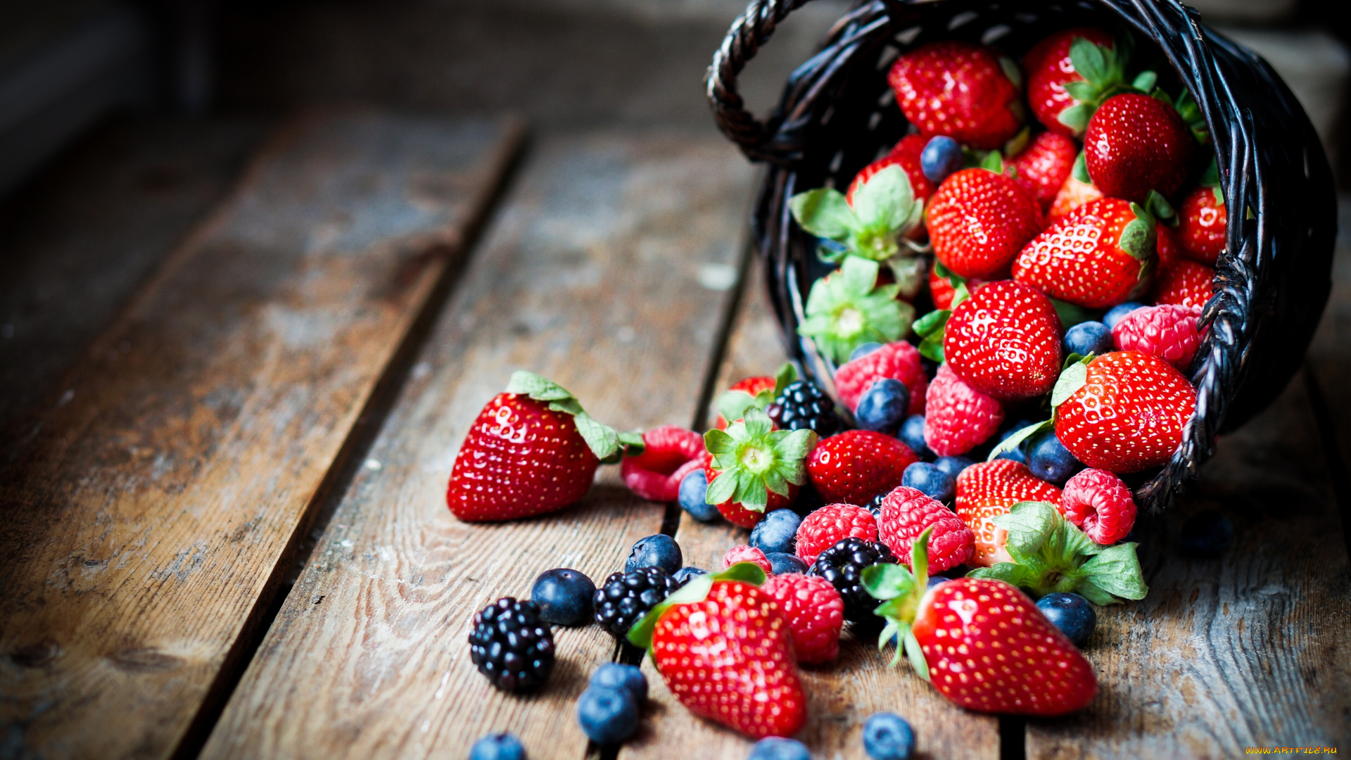 еда, фрукты, , ягоды, ягоды, клубника, малина, голубика, ежевика, корзина, доски