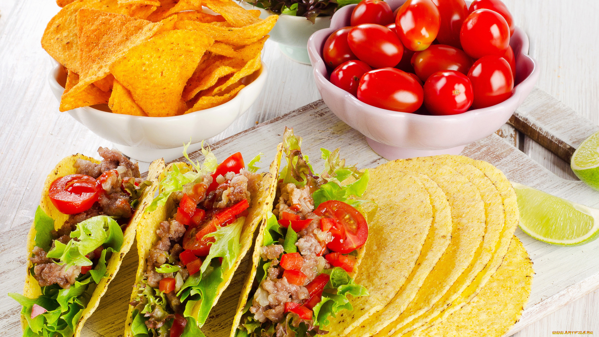 еда, натюрморт, помидоры, фарш, начинка, чипсы, фастфуд