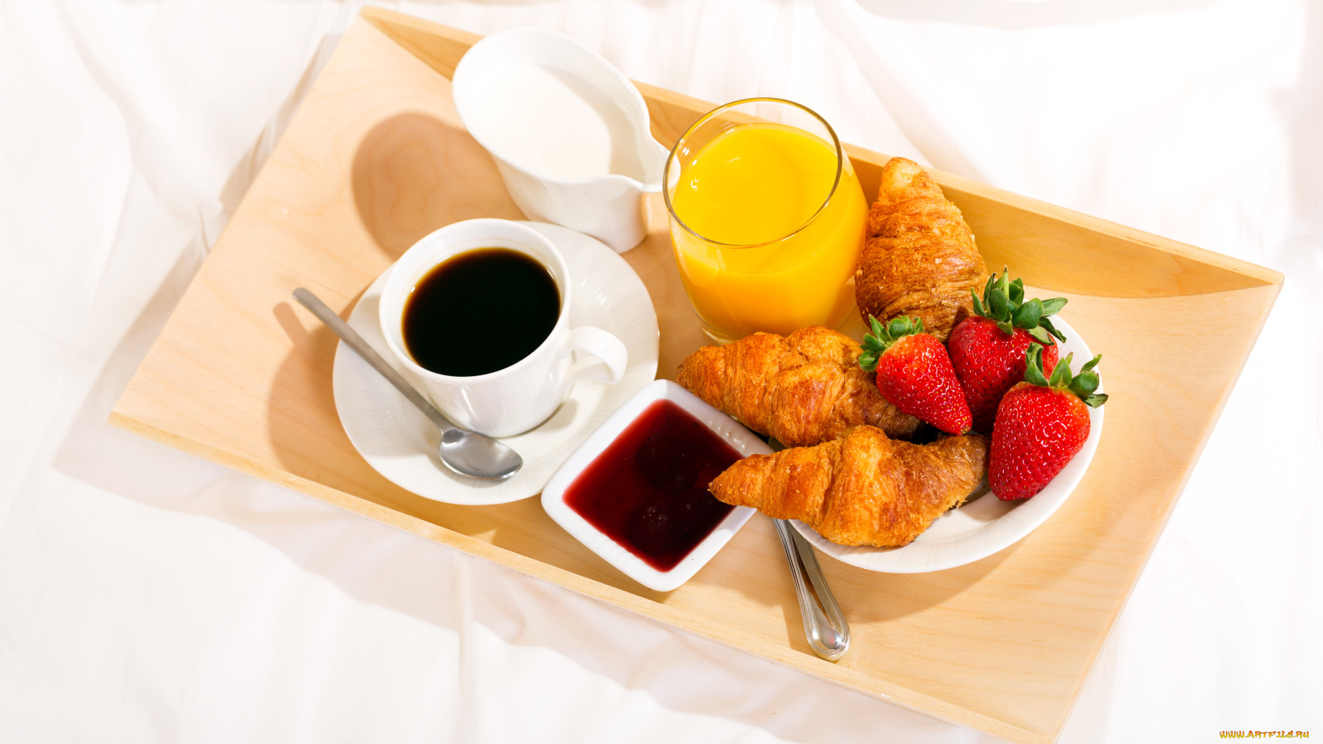 еда, разное, клубника, круассаны, сливки, джем, кофе, сок