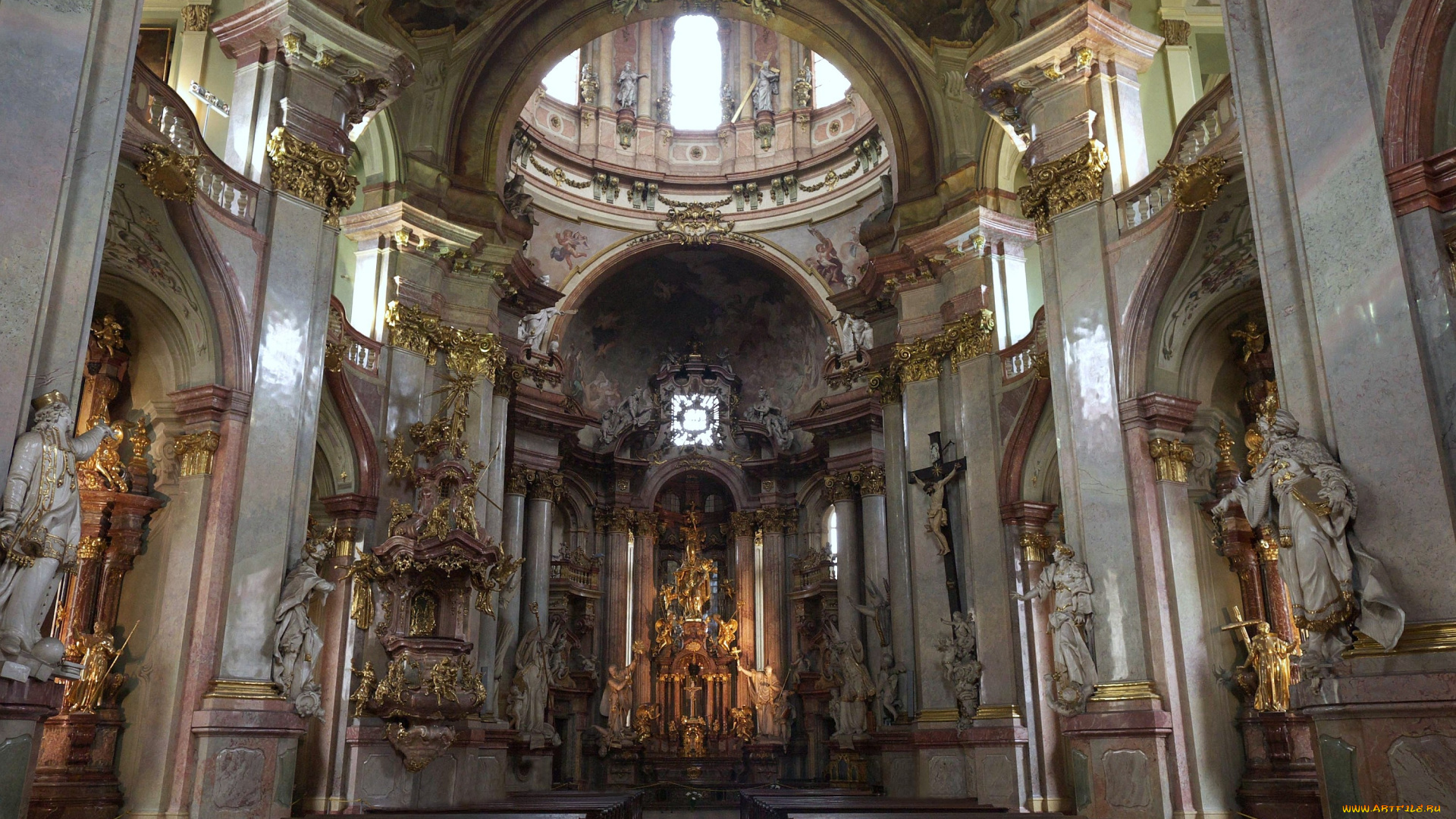 церковь, святого, николая, прага, интерьер, убранство, роспись, храма, статуи, позолота, колонны