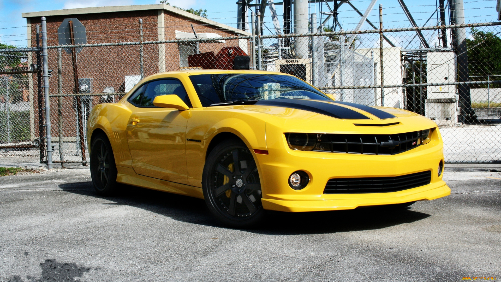 автомобили, camaro, шевроле, камаро, сс, ограждение, облака, небо, жёлтый